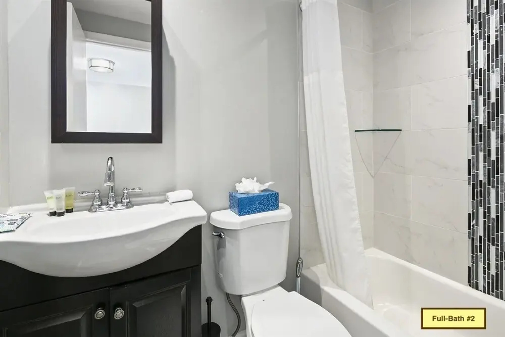 Sterling Townhome - Private & Santized, in a Quiet & Safe Neighborhood. Self Checkin, Pet Friendly! Super-host Support