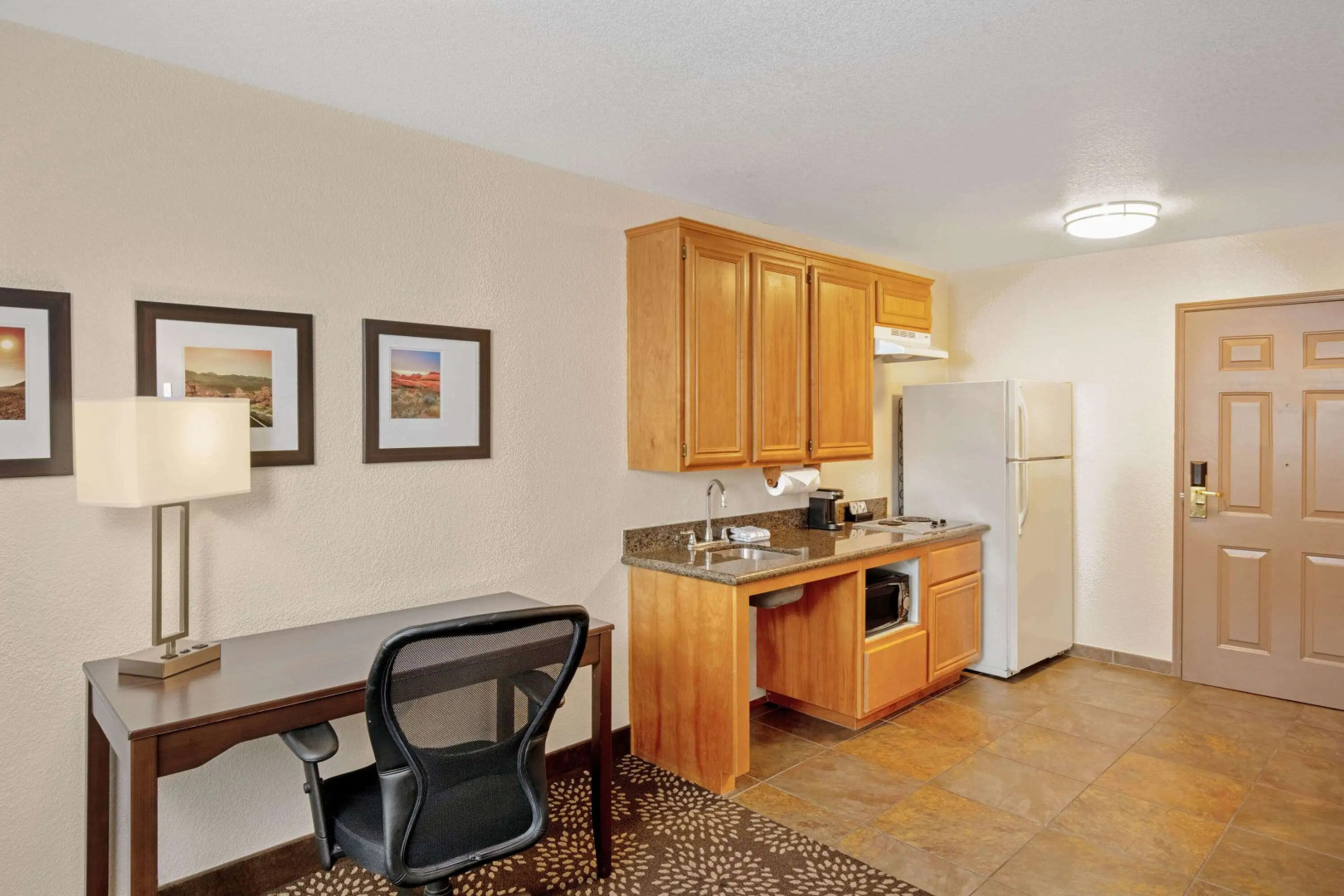 La Quinta Inn & Suites by Wyndham Las Vegas Red Rock
