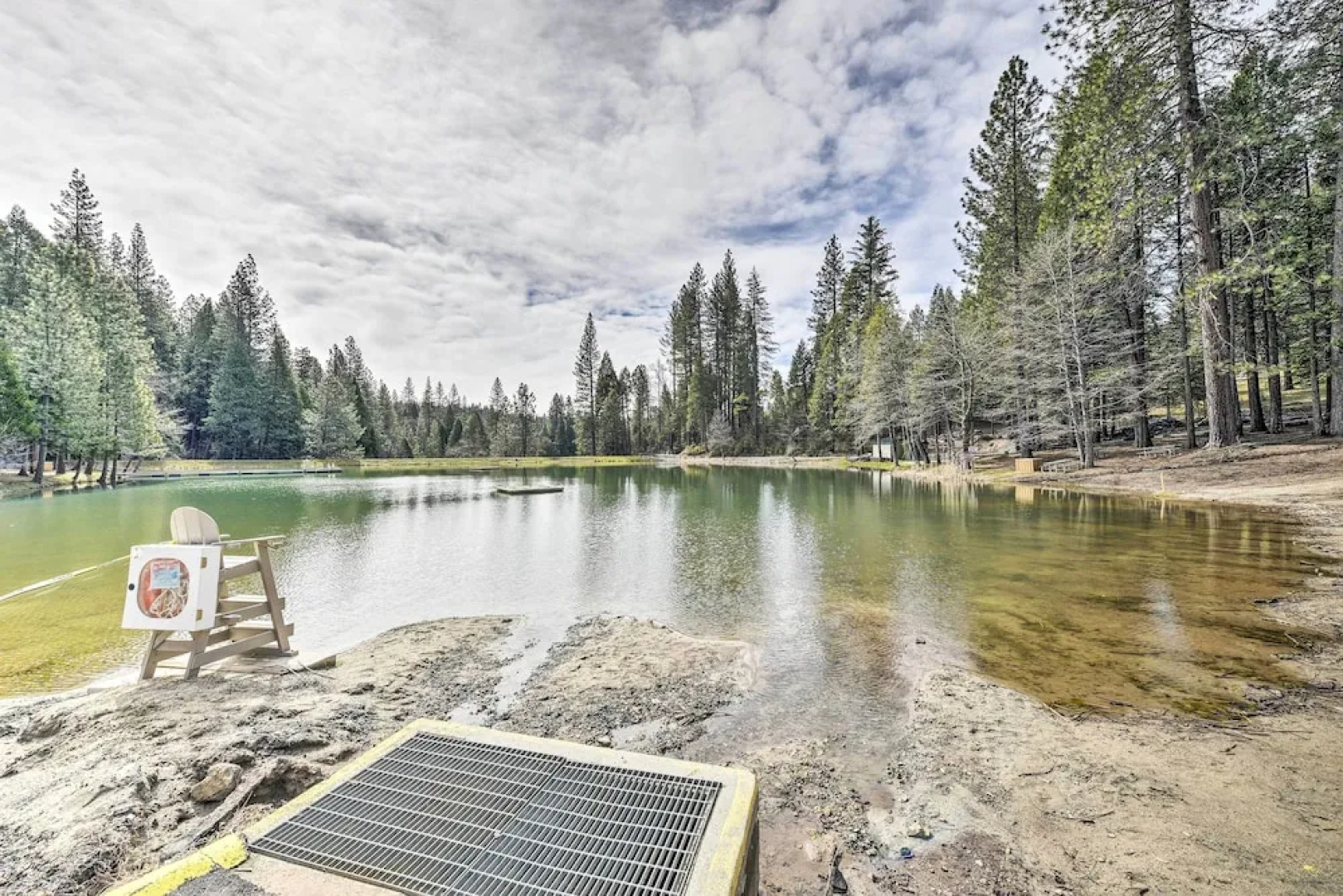 Cabin w/ Deck & Fire Pit in Blue Lake Springs!