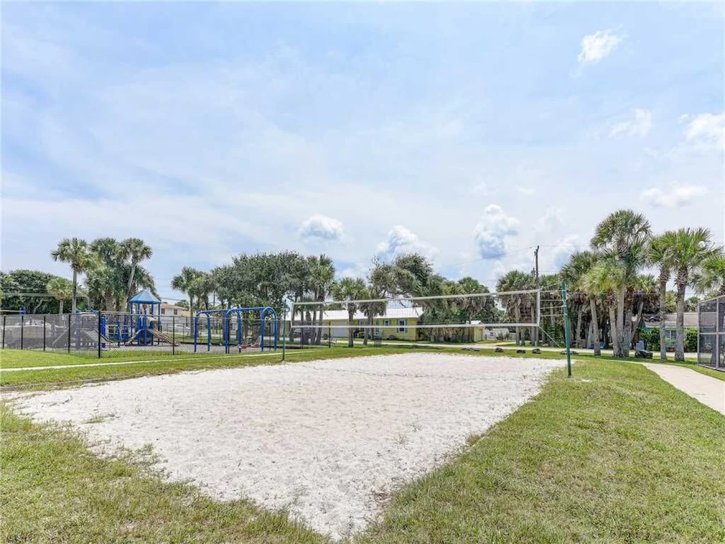 Oasis Beach House, 2 Bedrooms, Sleeps 6, Beach Front, HDTV, WiFi