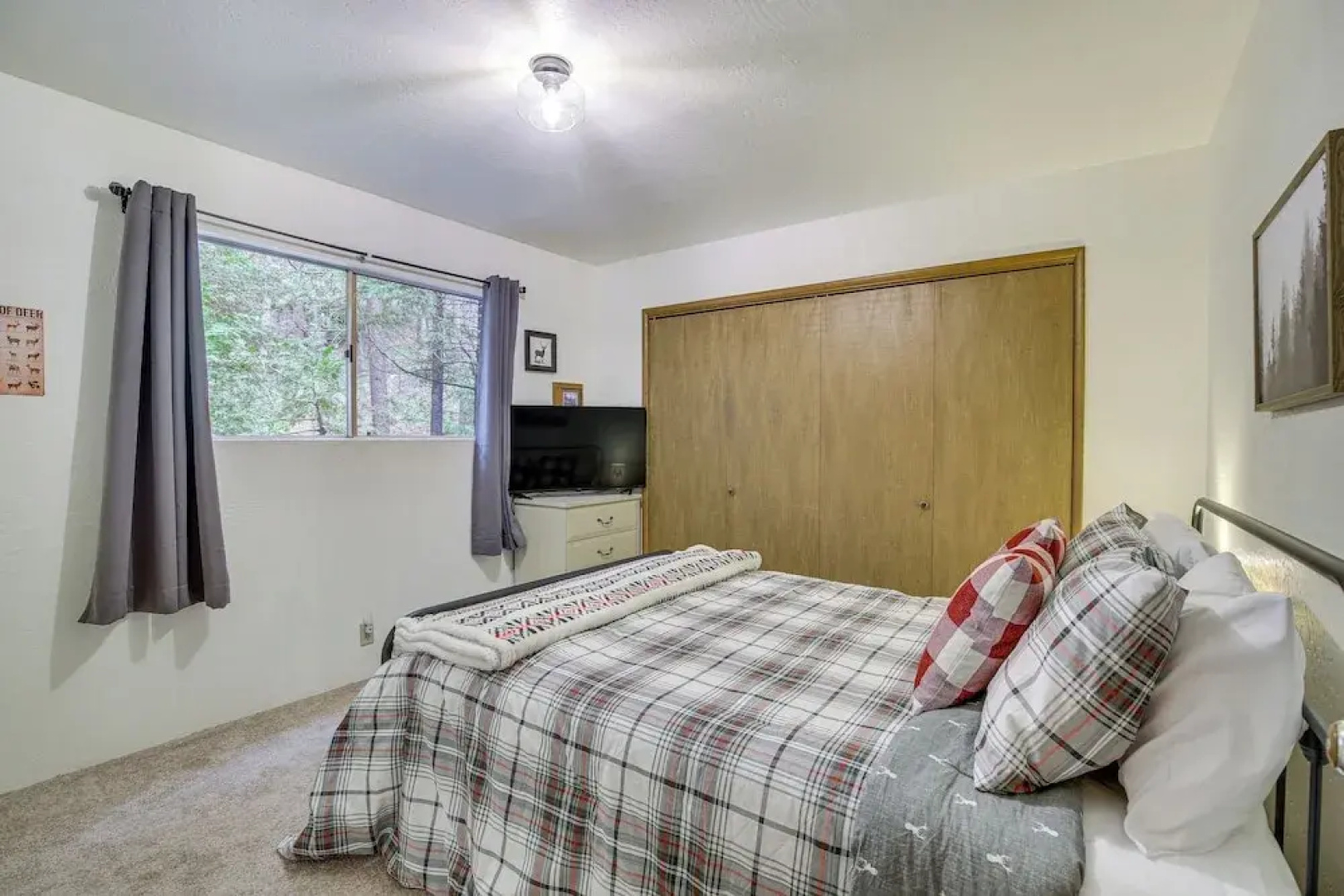 Woodsy Lake Arrowhead Cabin w/ Fire Pit Table