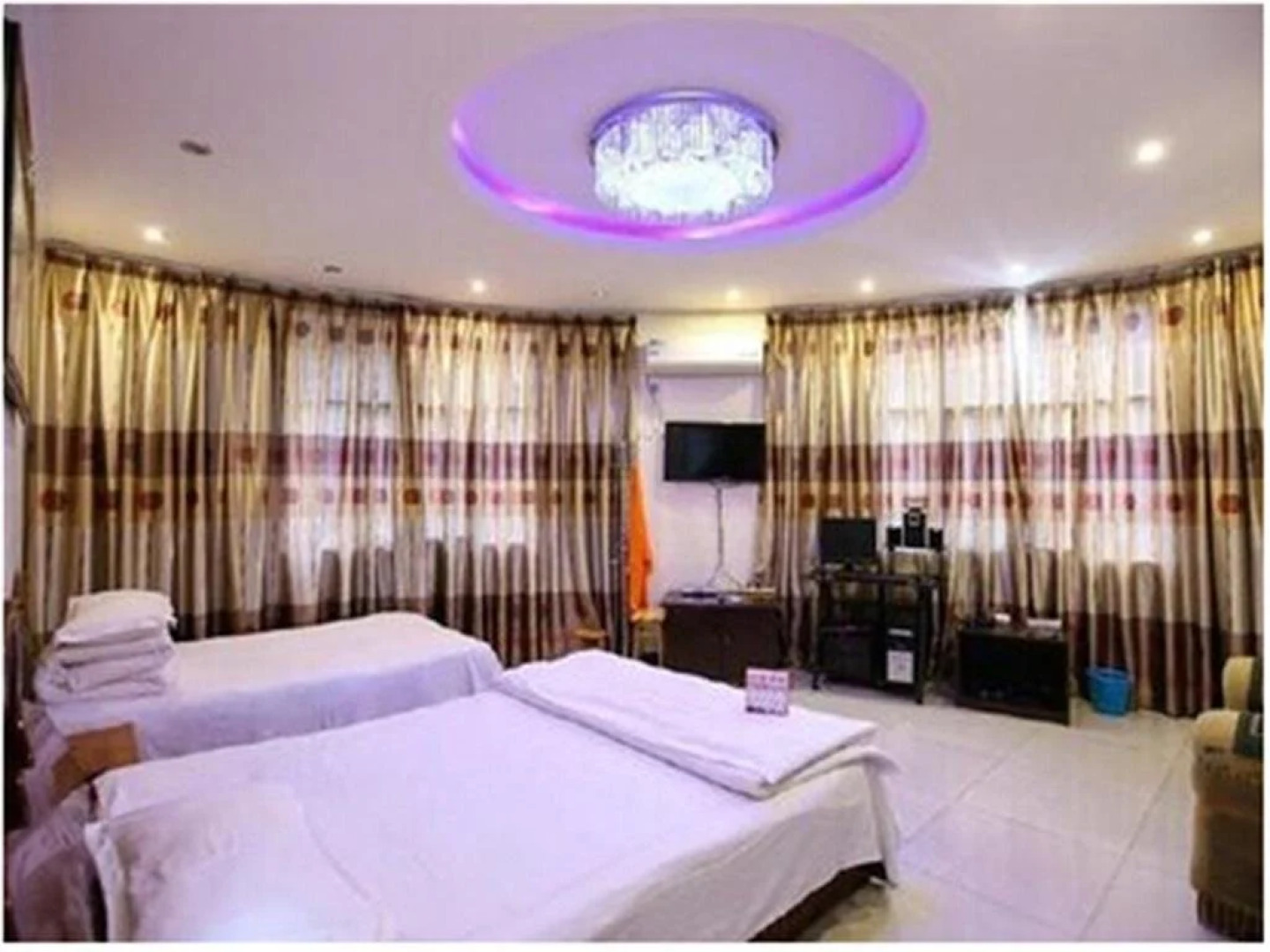 Anxian zhaozhuang Luofushan Huacheng Hotel