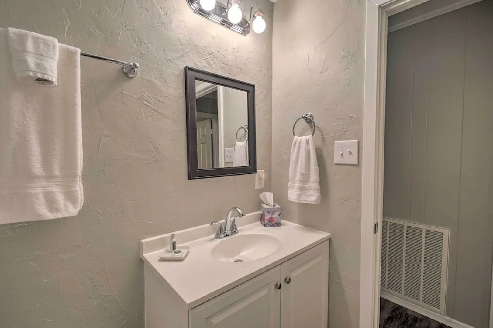 Lake O the Pines Retreat w/ Water Access!