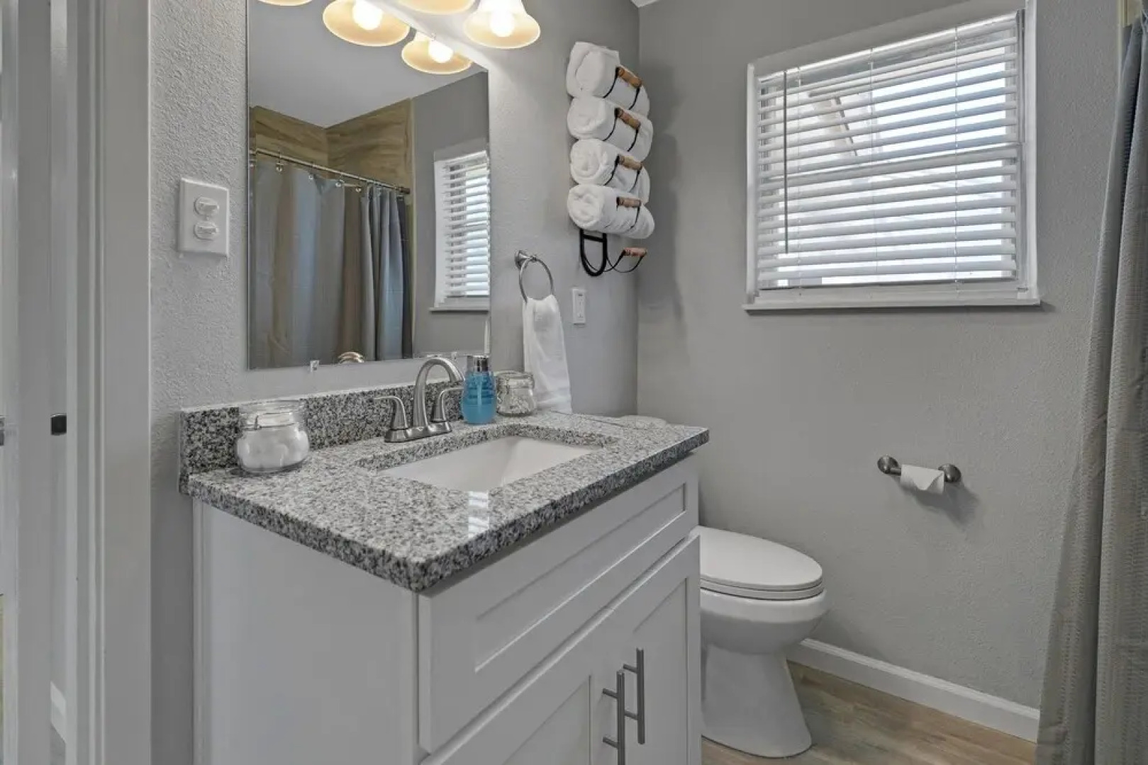 Beautiful Pet Friendly Home In Central Location! 4 Bedroom Home by Redawning