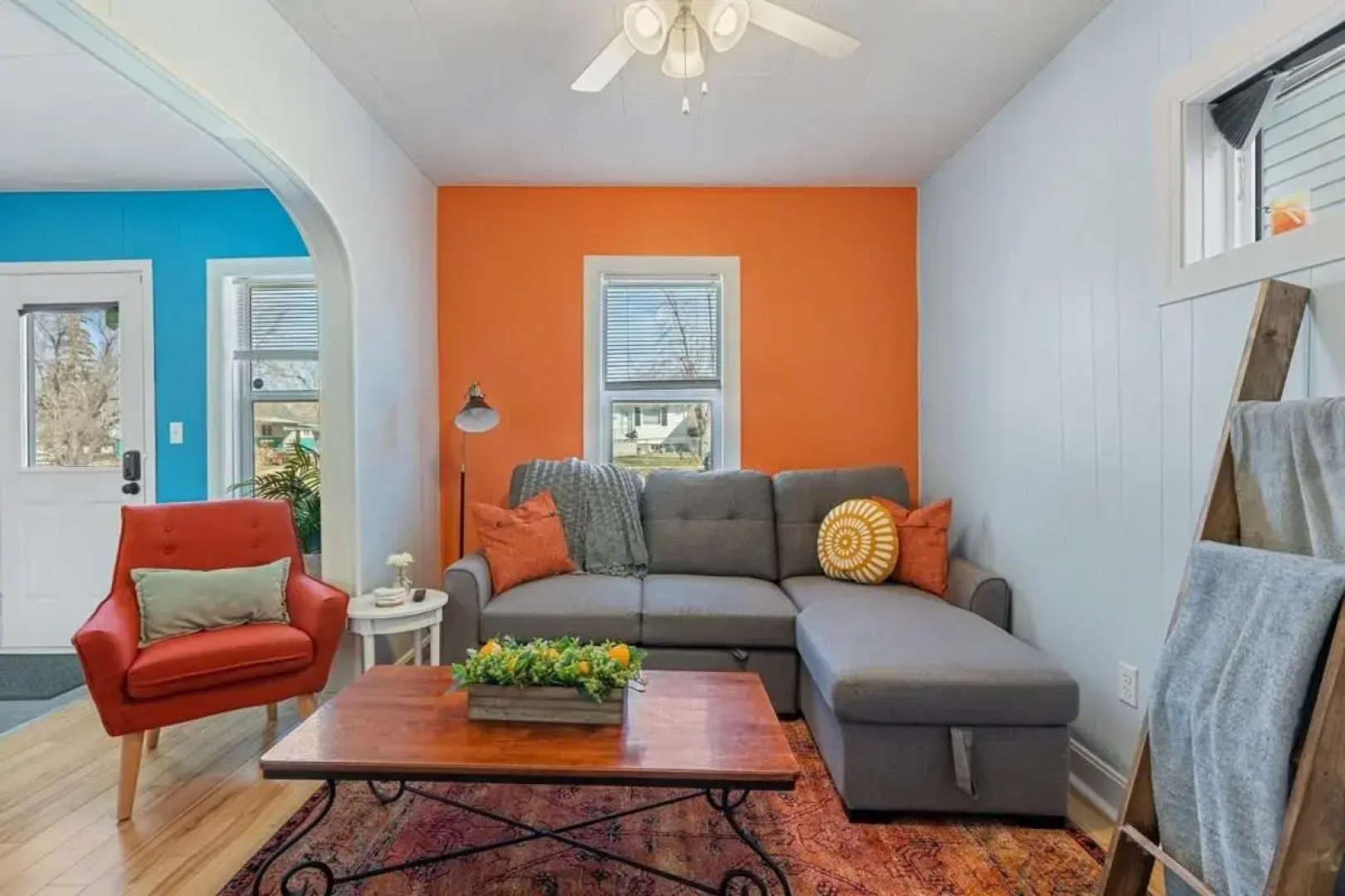 Dino Cave l Walk to Downtown l Fire Pit & BBQ I TV