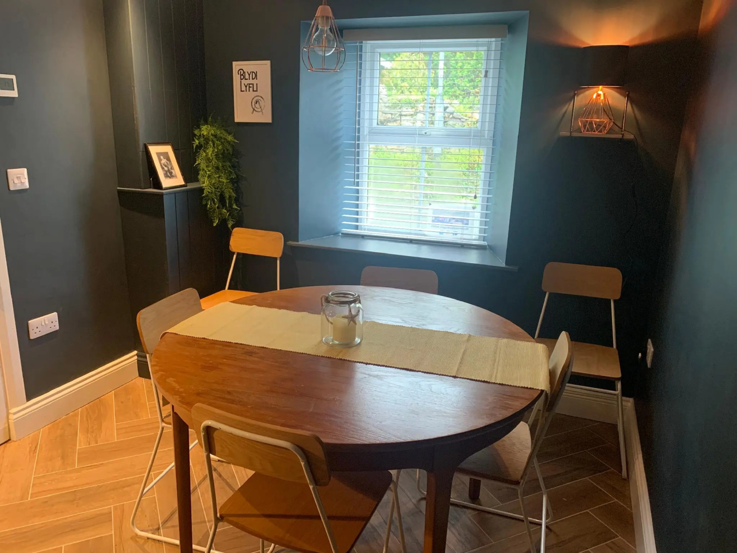 Min-Y-Fford, 19th century cottage, sleeps 8