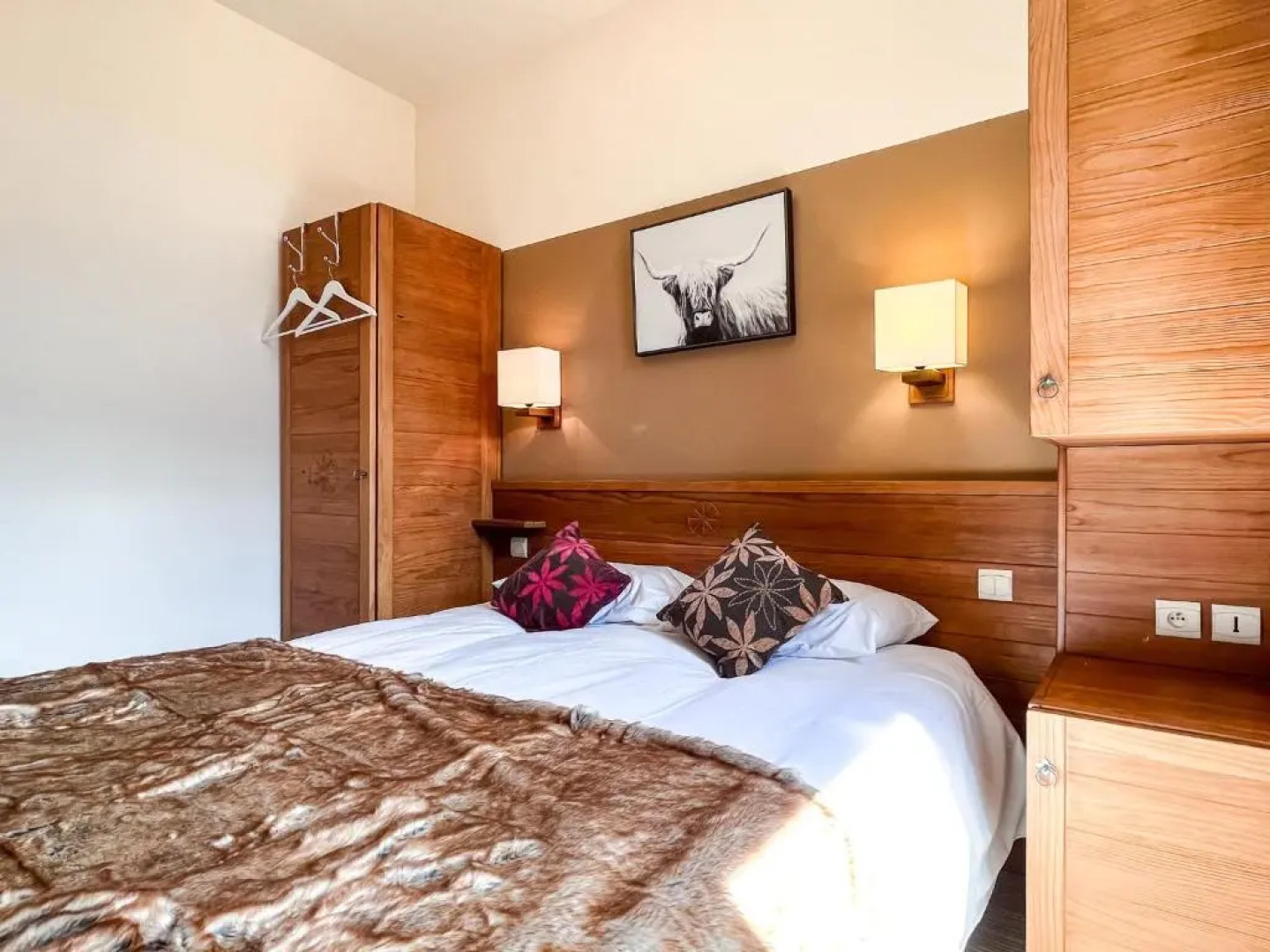 Bright, spacious South-facing 1-bedroom apartment