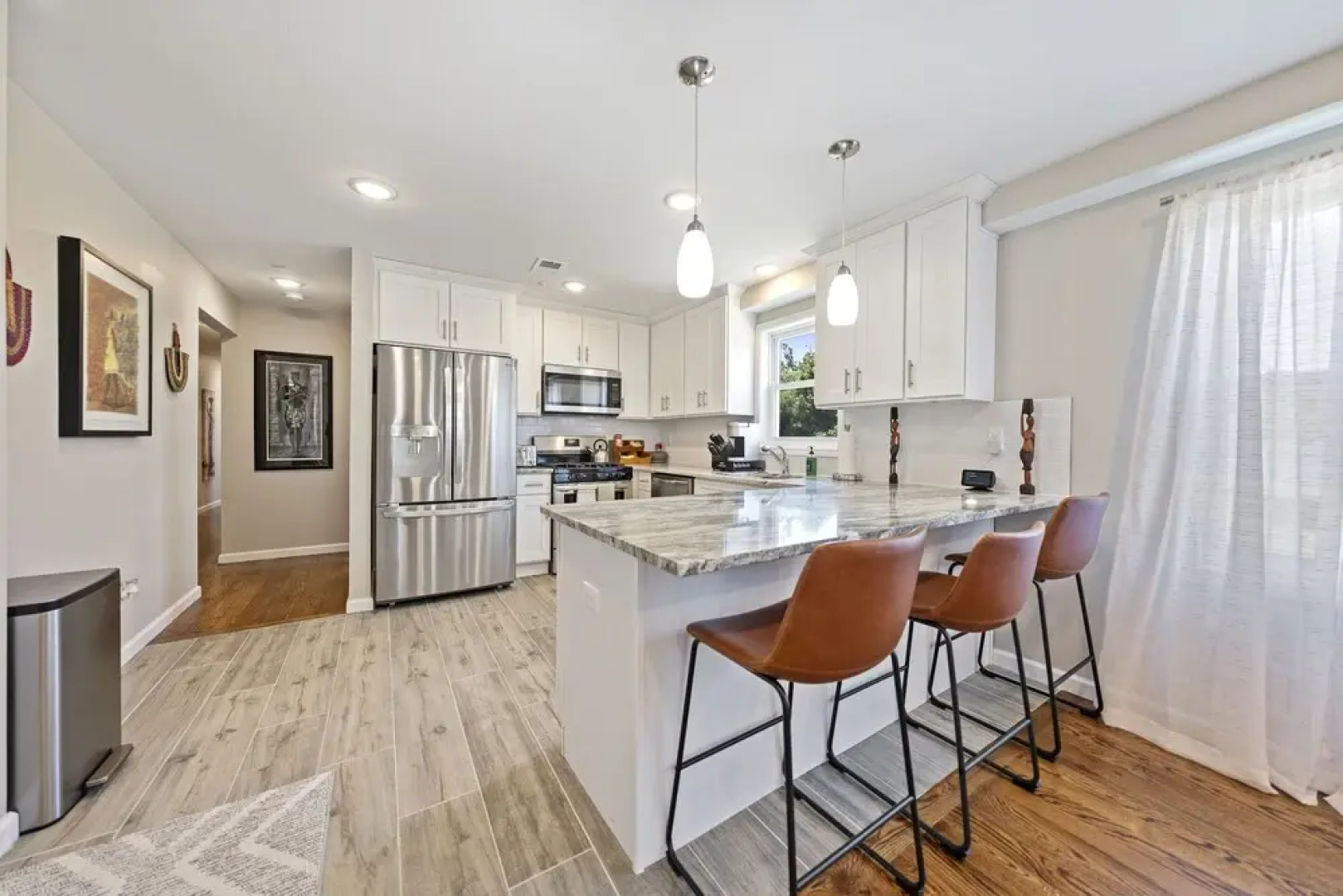 Simon Stays I Grand Oasis