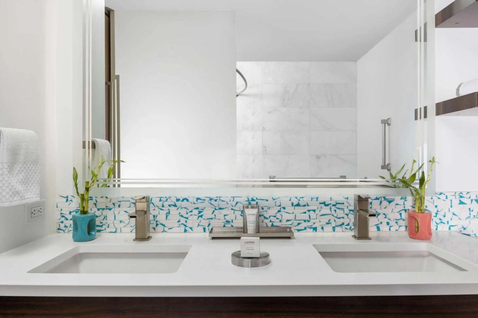 The Art Hotel Denver, Curio Collection by Hilton