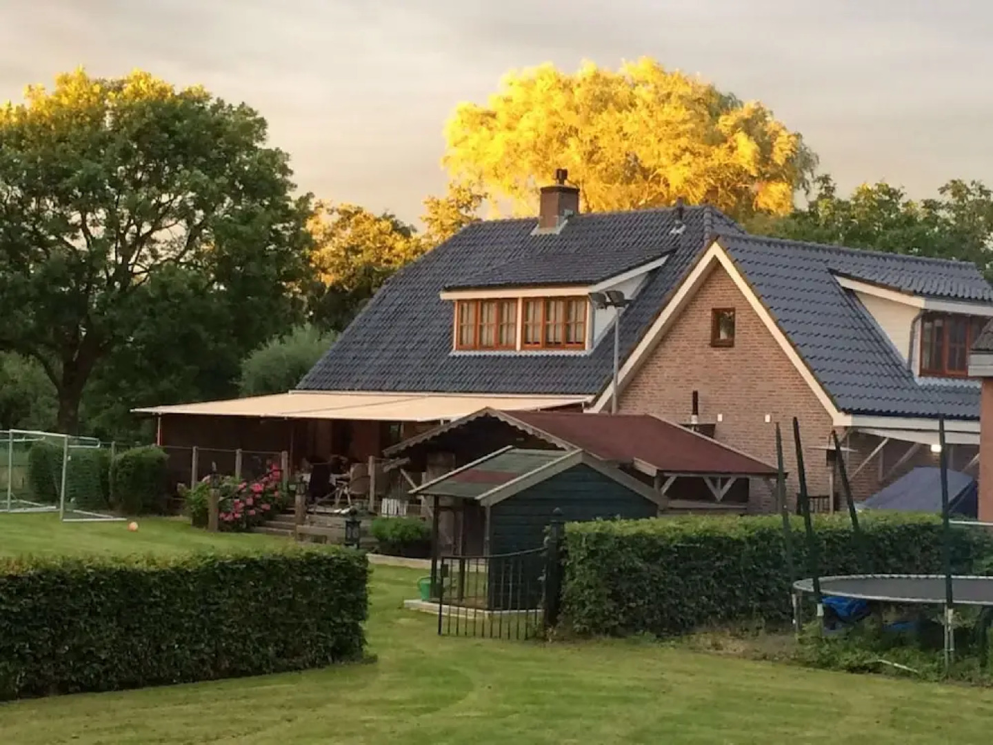 Lavish Holiday Home in Loosdrecht with Hot Tub