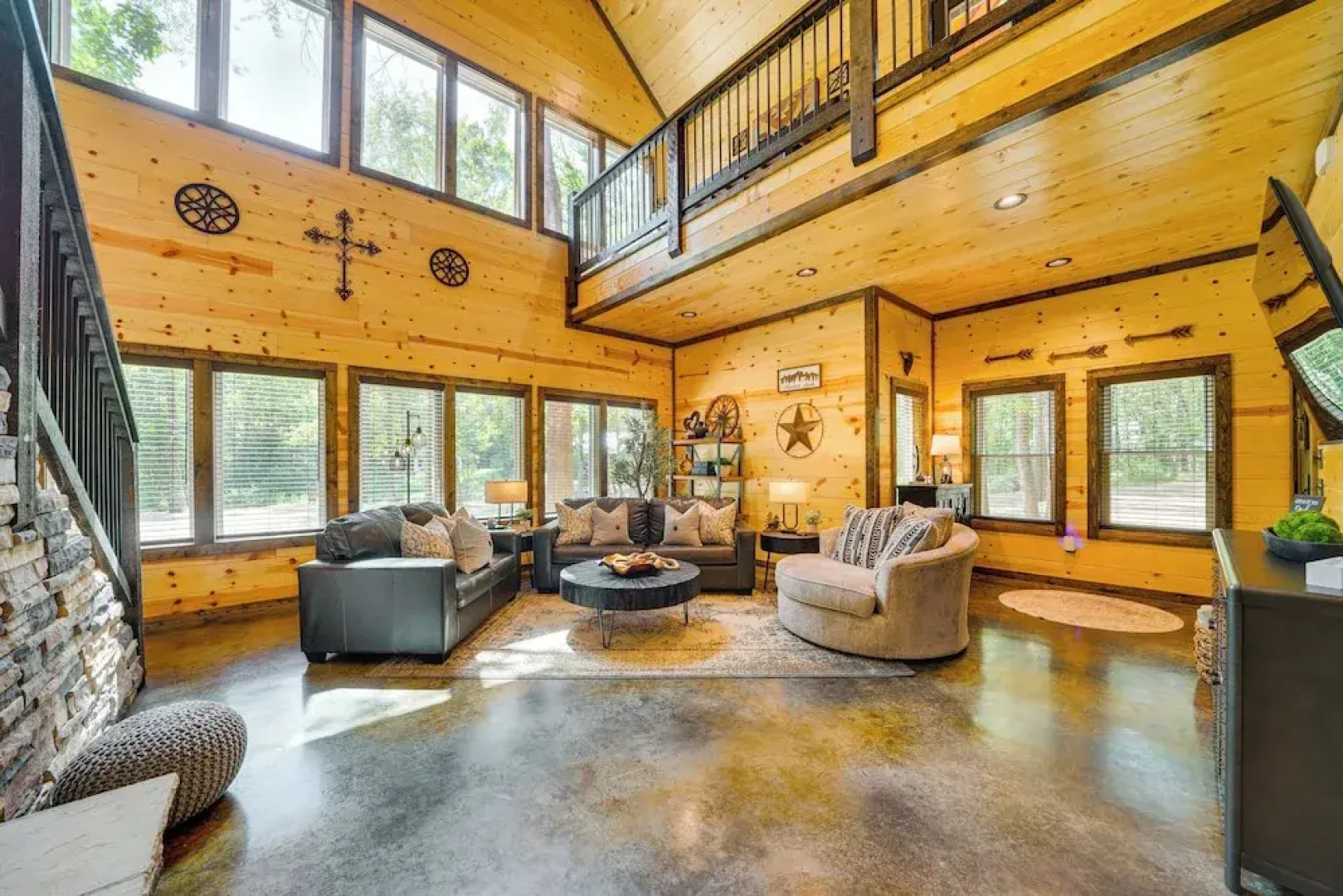 Broken Bow Cabin Near Choctaw Casino: Hot Tub!