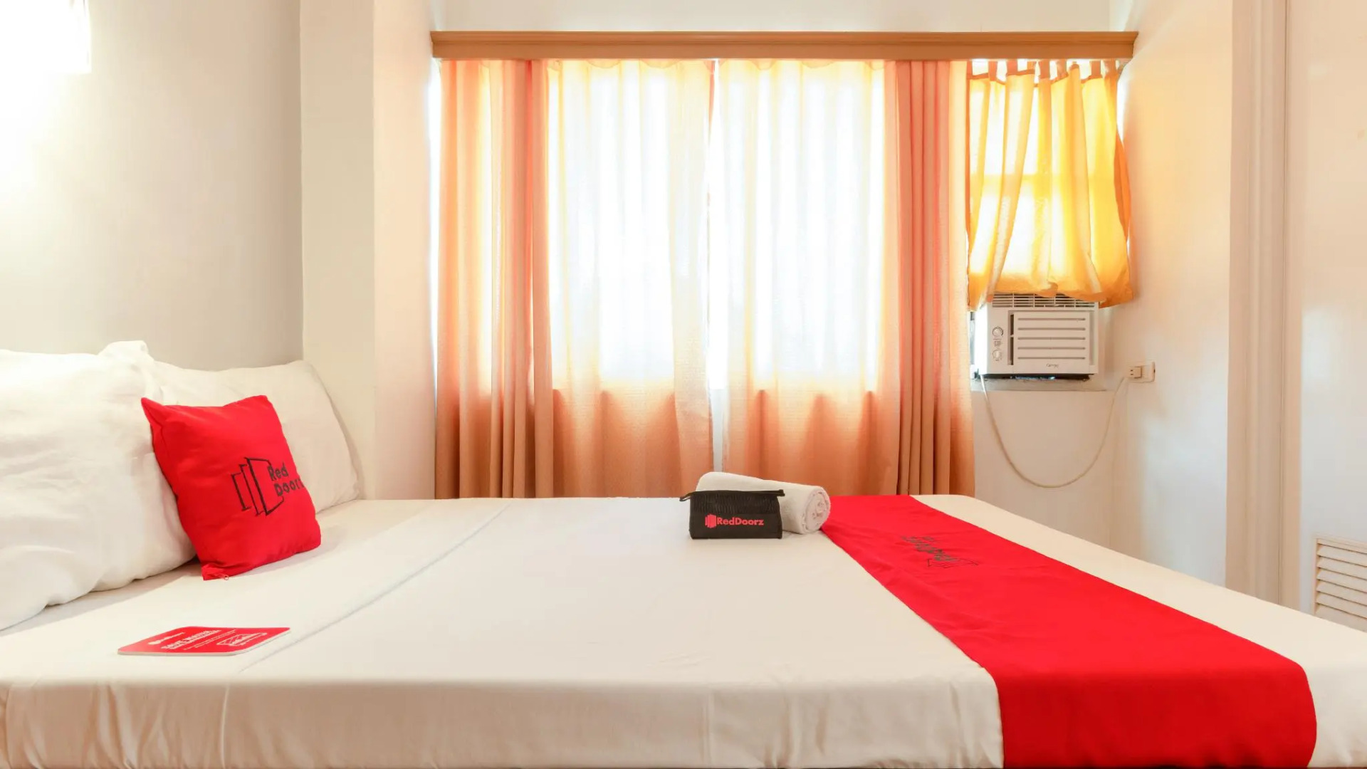 RedDoorz @ Paterno Street Tacloban