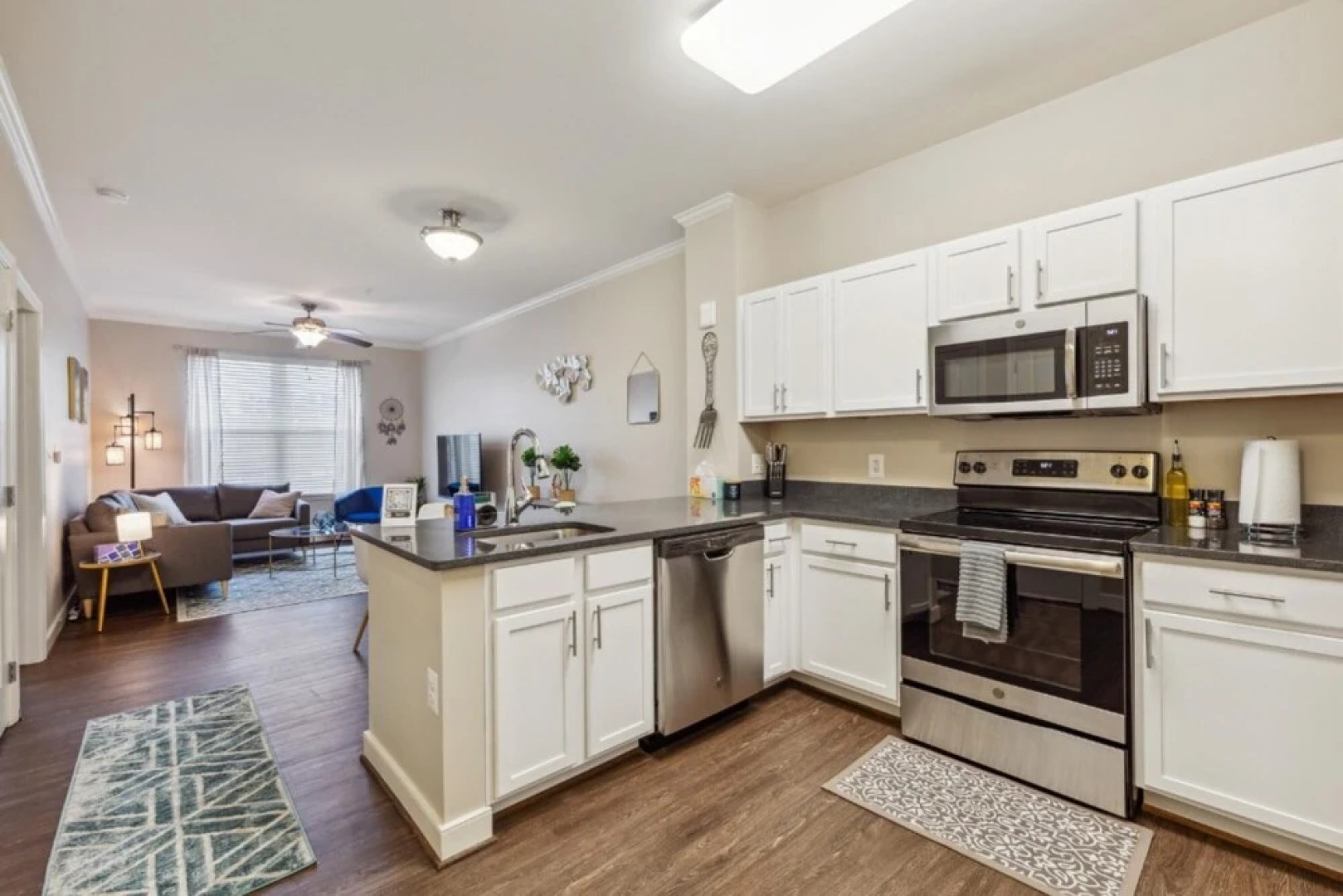 Stylish 1 BR Apartment w Movie Theater