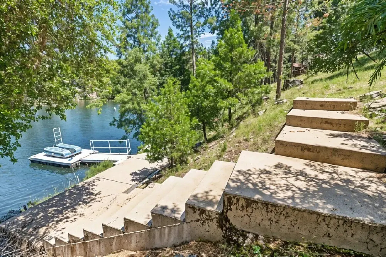 The Big Easy - Lakefront Only 1 mile to Popular Marina Beach! by Yosemite Region Resorts
