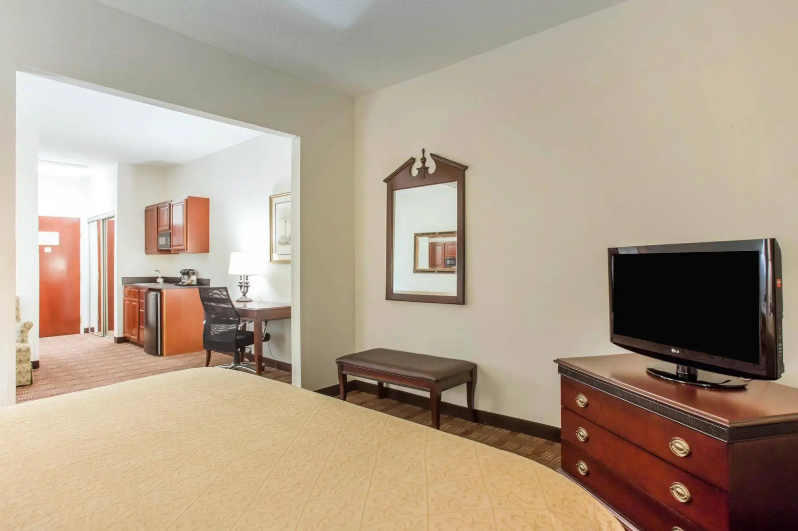 Comfort Inn & Suites Patriots Point