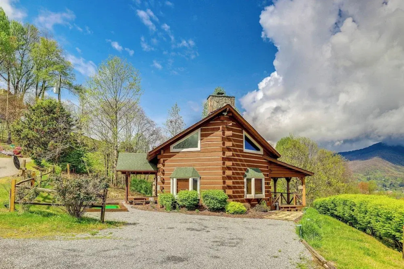 True Log Cabin w/ Game Room, Year-round Views