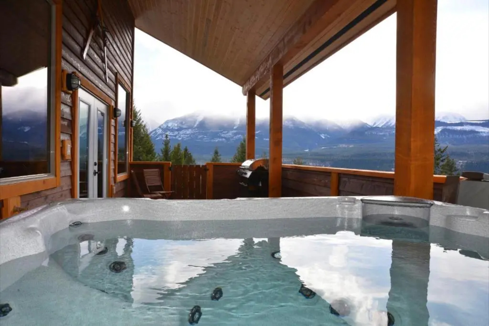 Cedar House Restaurant & Chalets