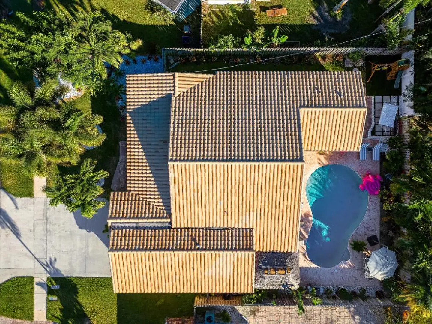 LUX 4 Bedrooms Private HTD Salt Water Pool With Concierge Service