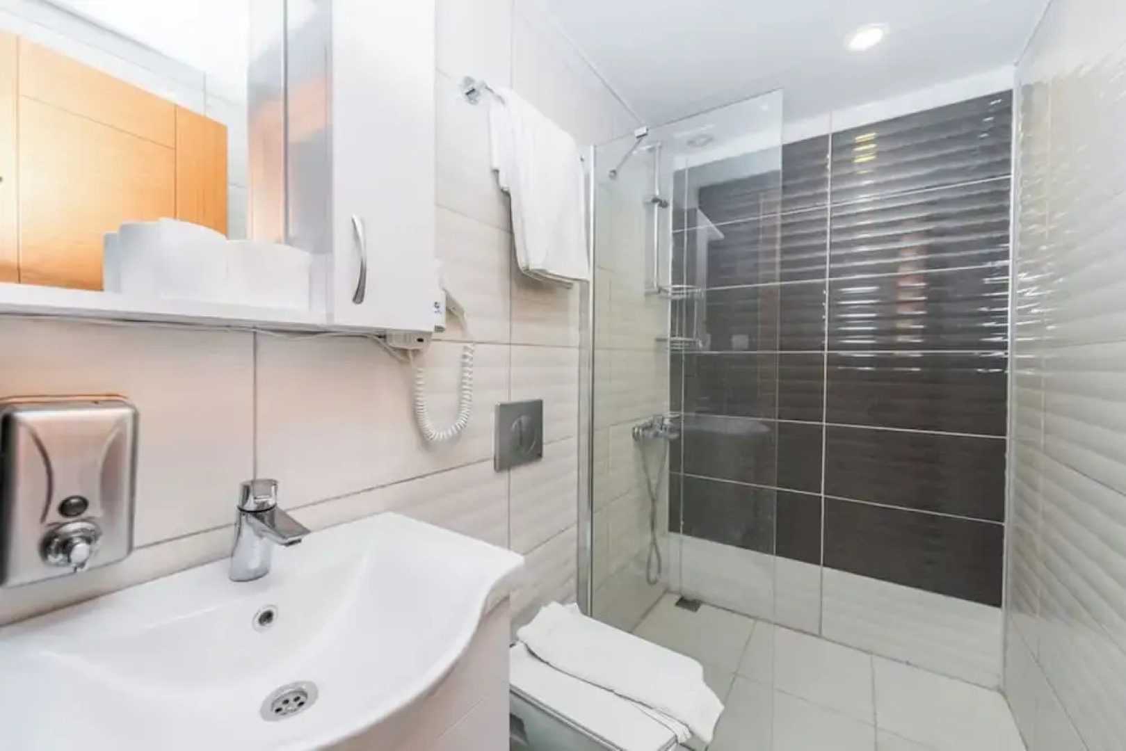 Tropic Beach Club Side