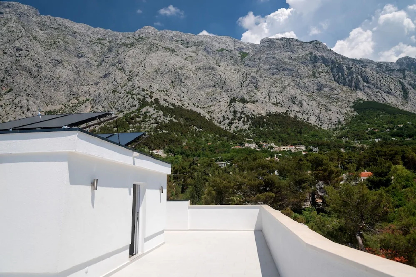 Sunny Sky apartments beneath Biokovo