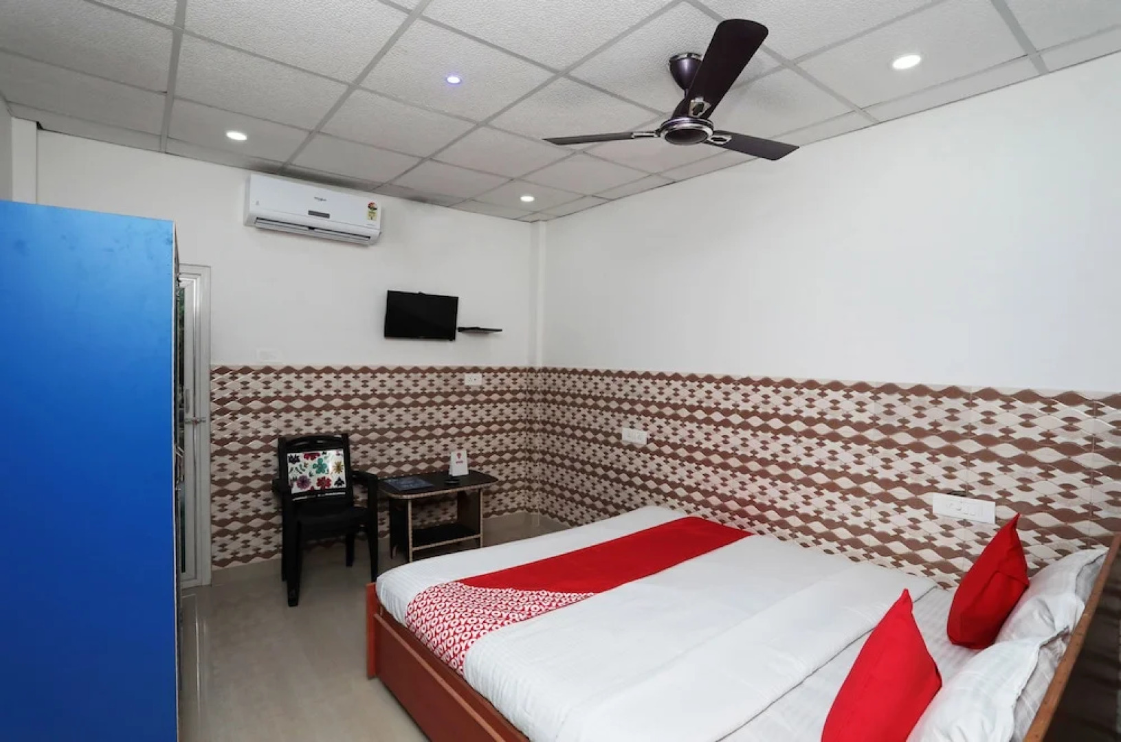 OYO 24224 Varsha Resort