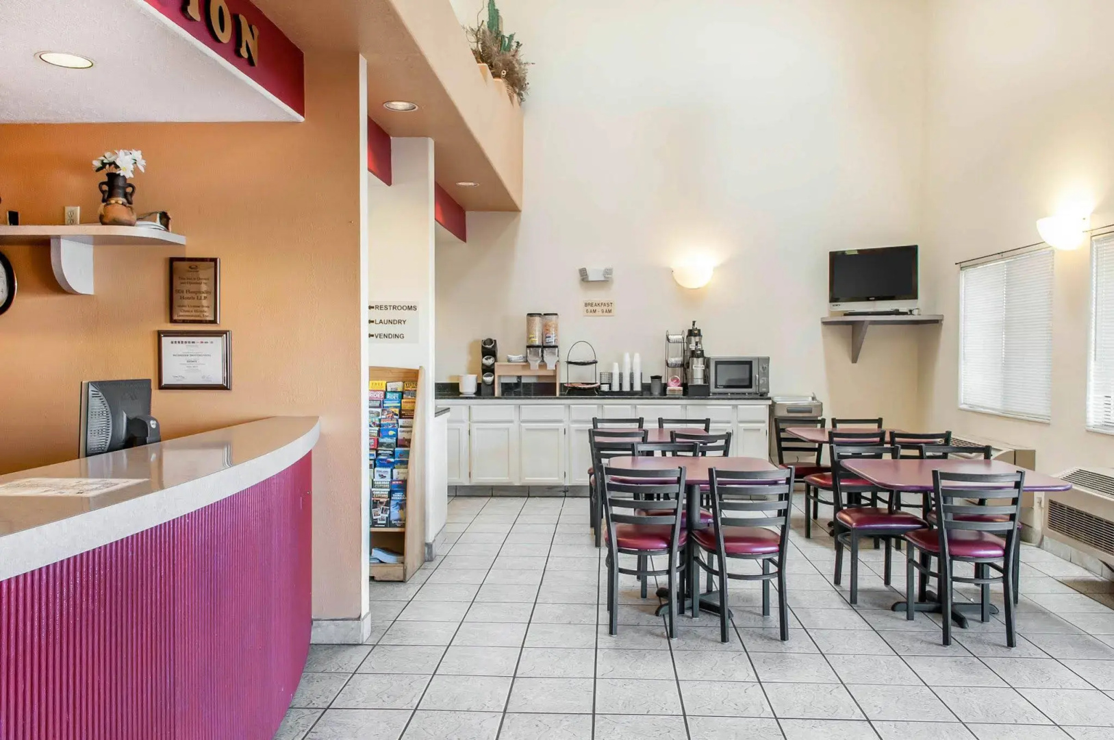 Econo Lodge West - Coors Blvd