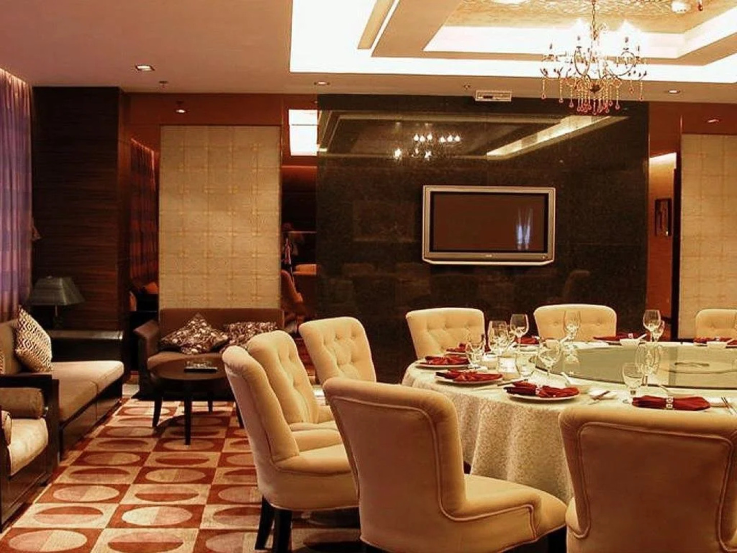 Riverside International Hotel