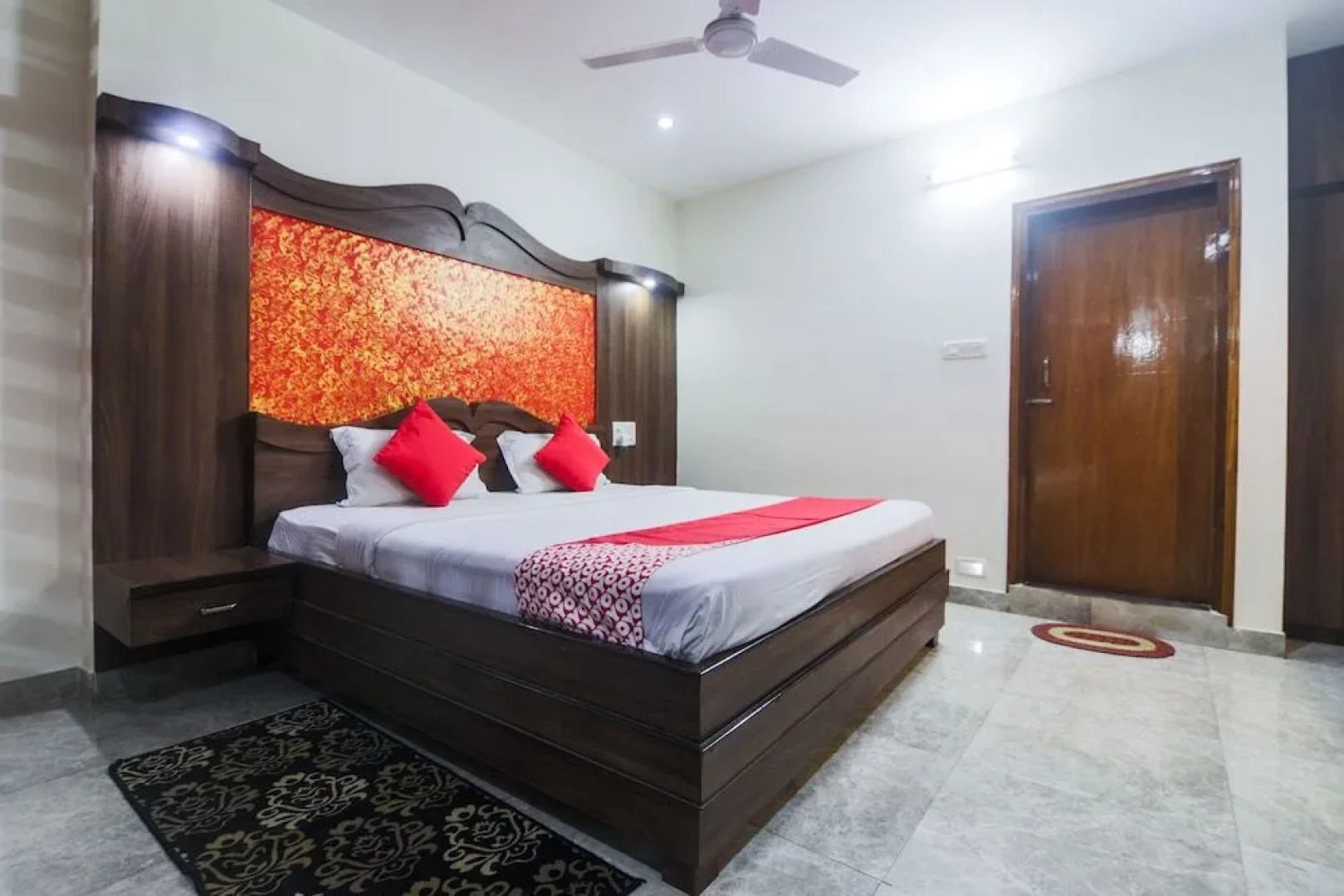 Oyo 24696 Green Point