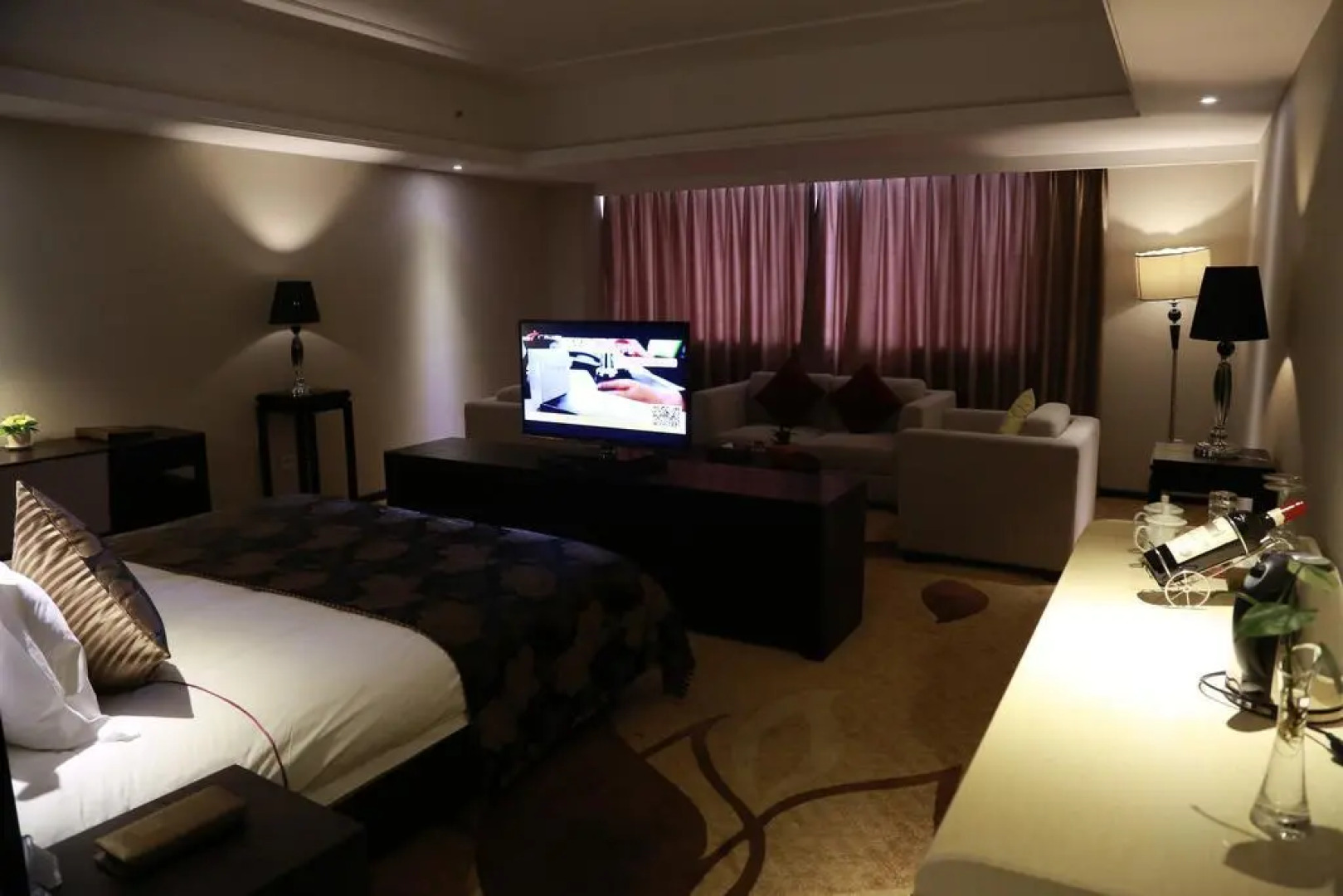 Hometown Lotus Hotel