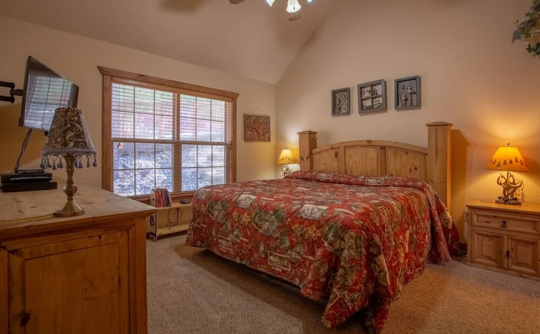 Dakota Lodge 2 Bedroom Home by RedAwning