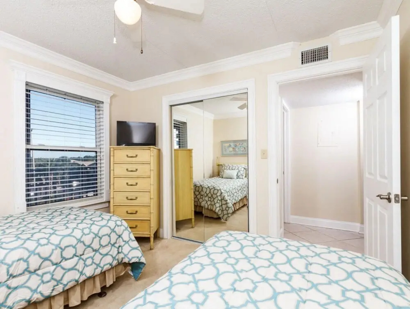 Island Echos 3L by RedAwning