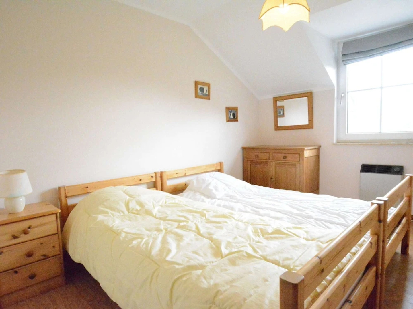 Spacious Villa Near Lesse