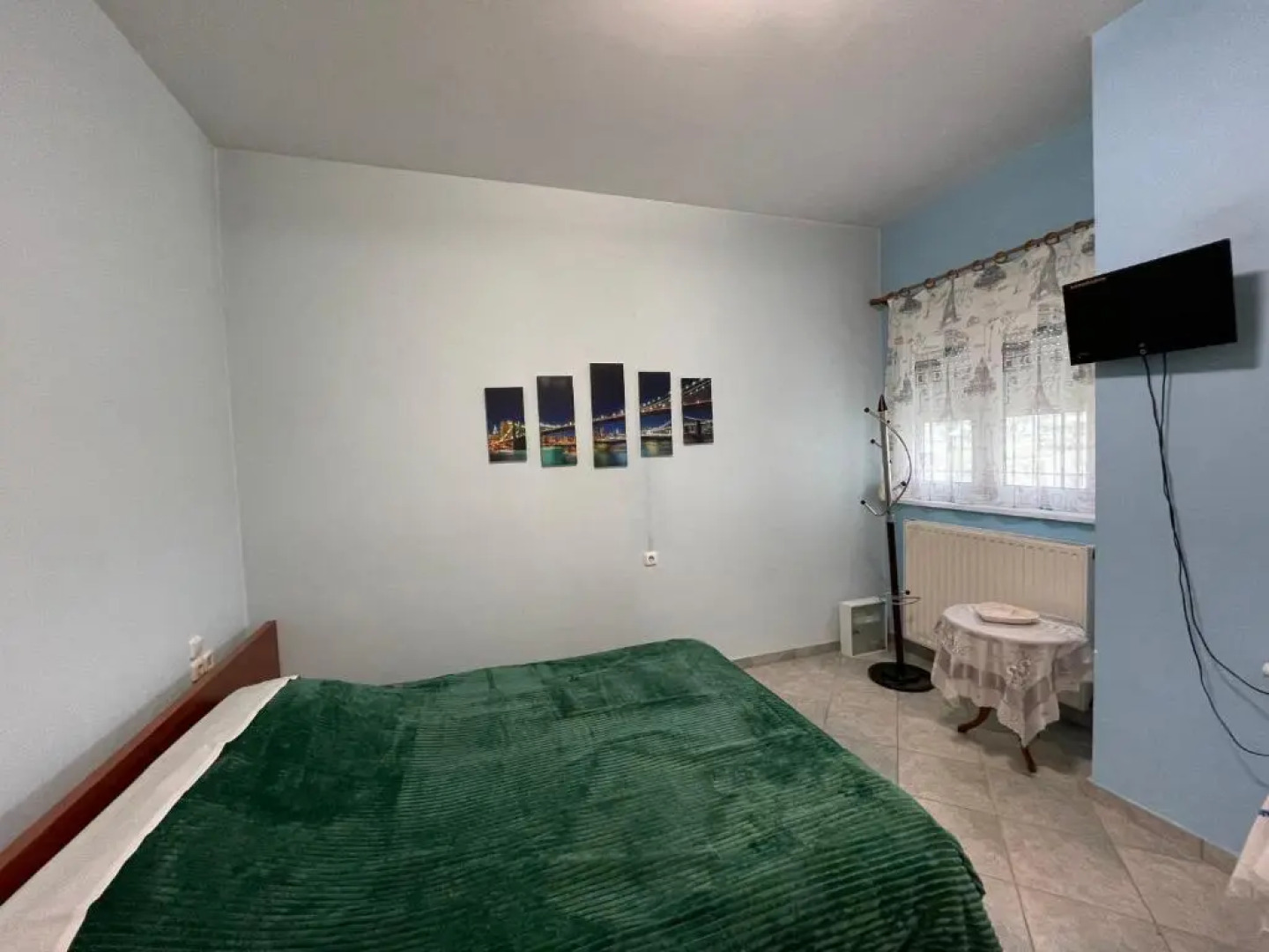 Seaside apartment with private garden