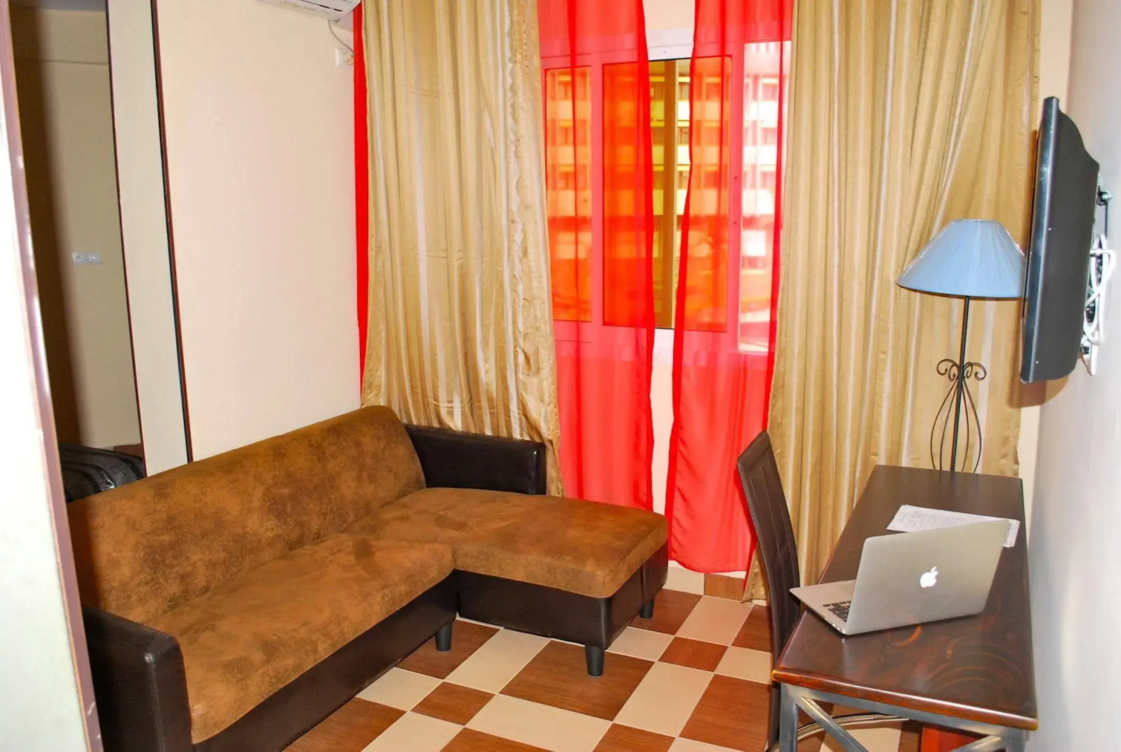 YaahoT Hotel