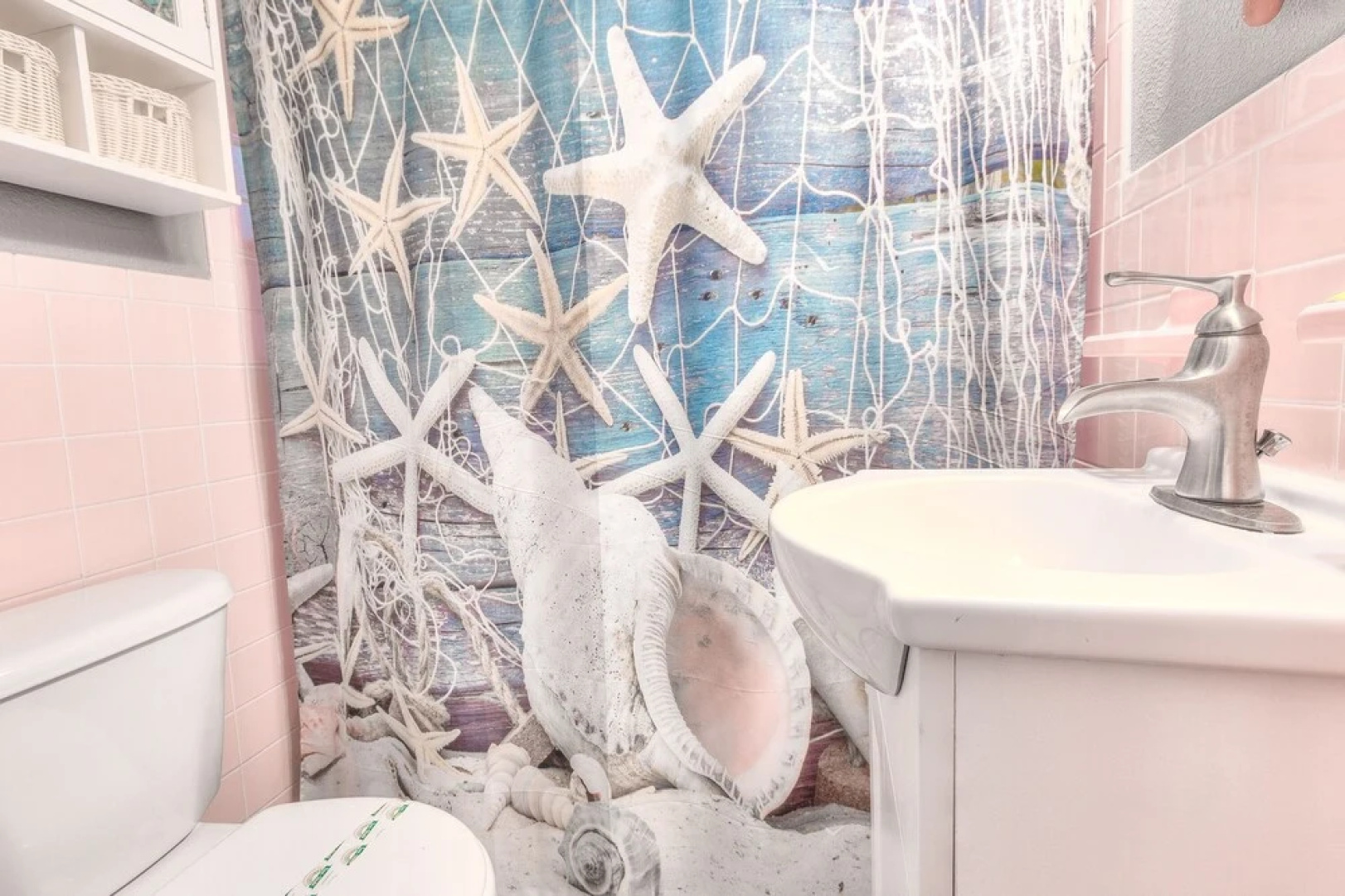 Tropic Terrace #9 - Beachfront Rental Studio Bedroom Condo by Redawning
