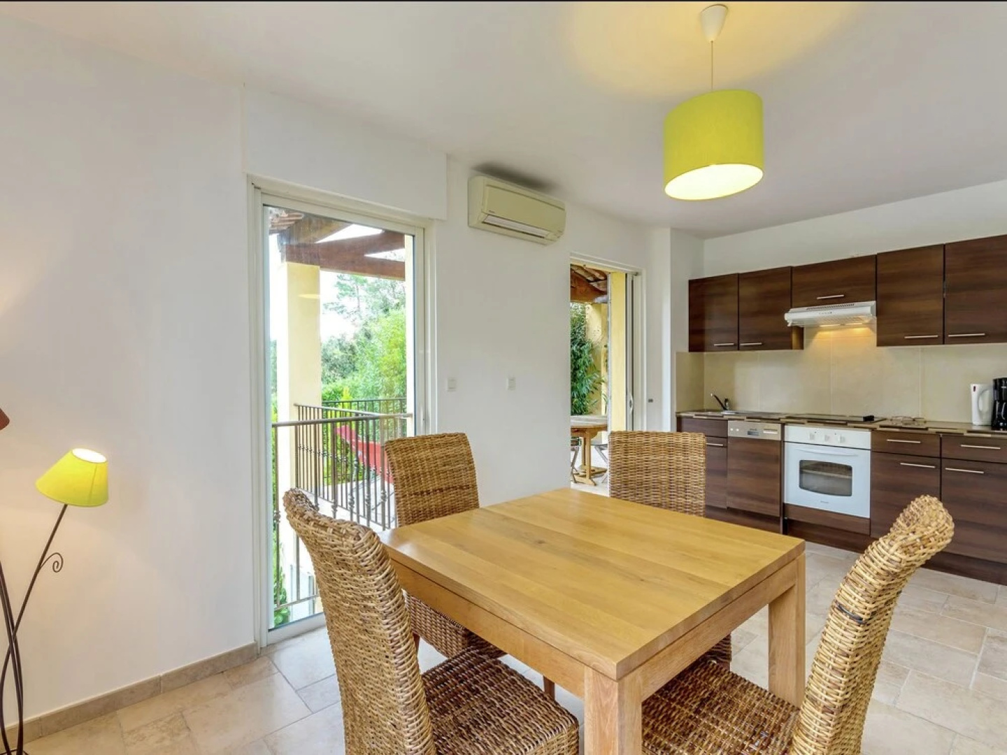 Luxury apartment for four people near golf course in the heart of Provence
