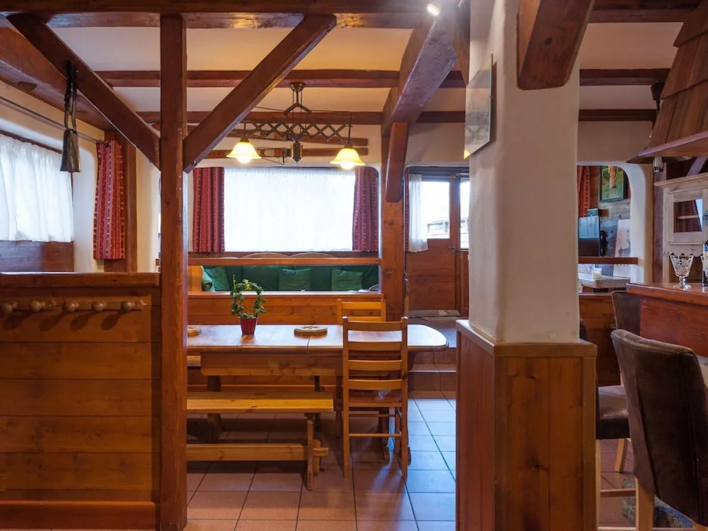 Comfortable Semi-detached Chalet 1 km. From the Nice Center