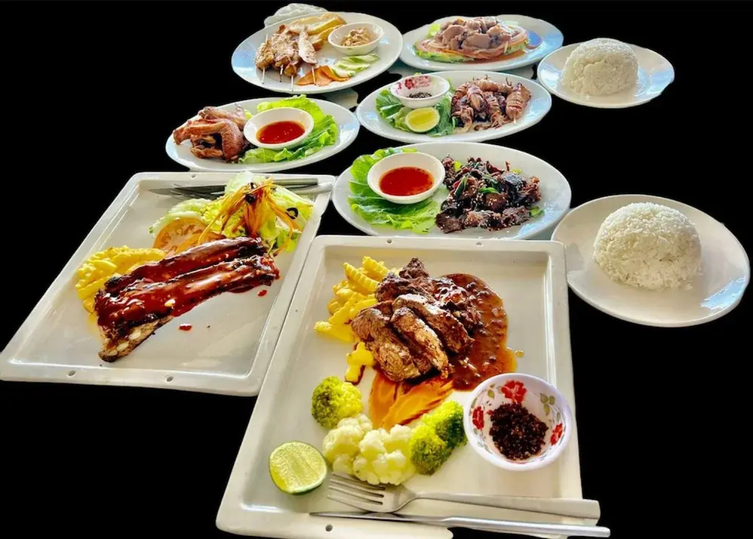 SELA Bungalow and Italian Restaurant