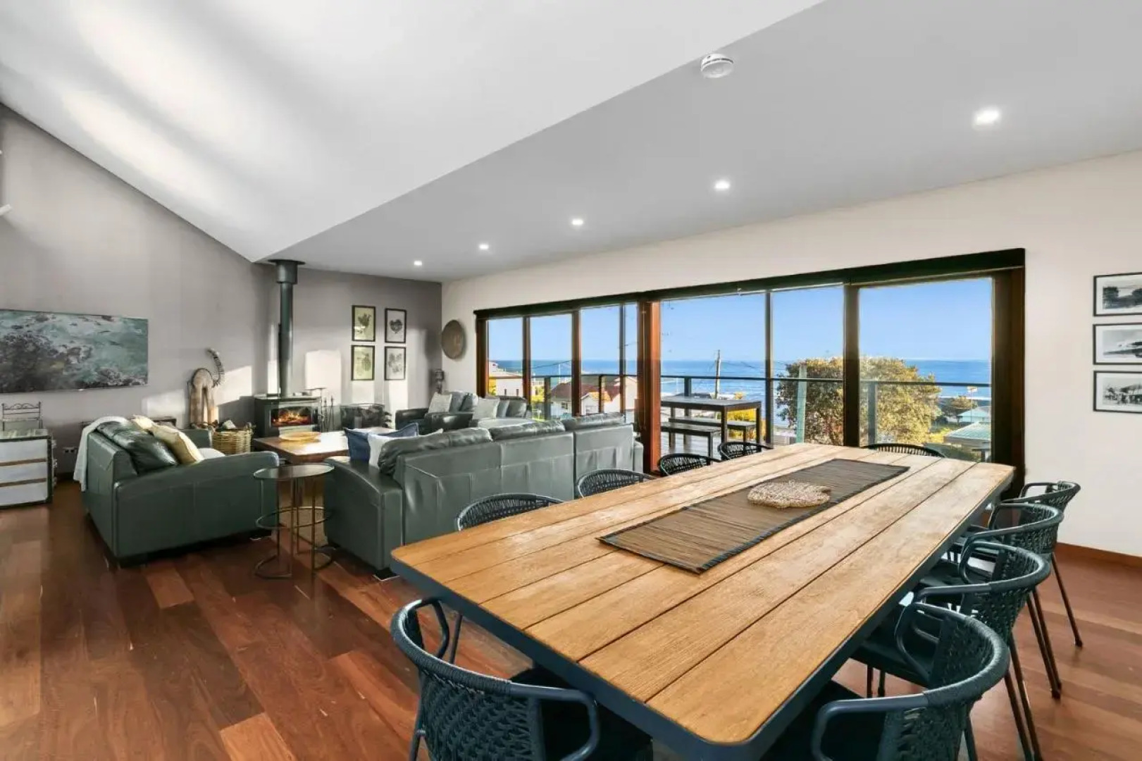 CARMELONE Gerroa 4pm check out on Sundays