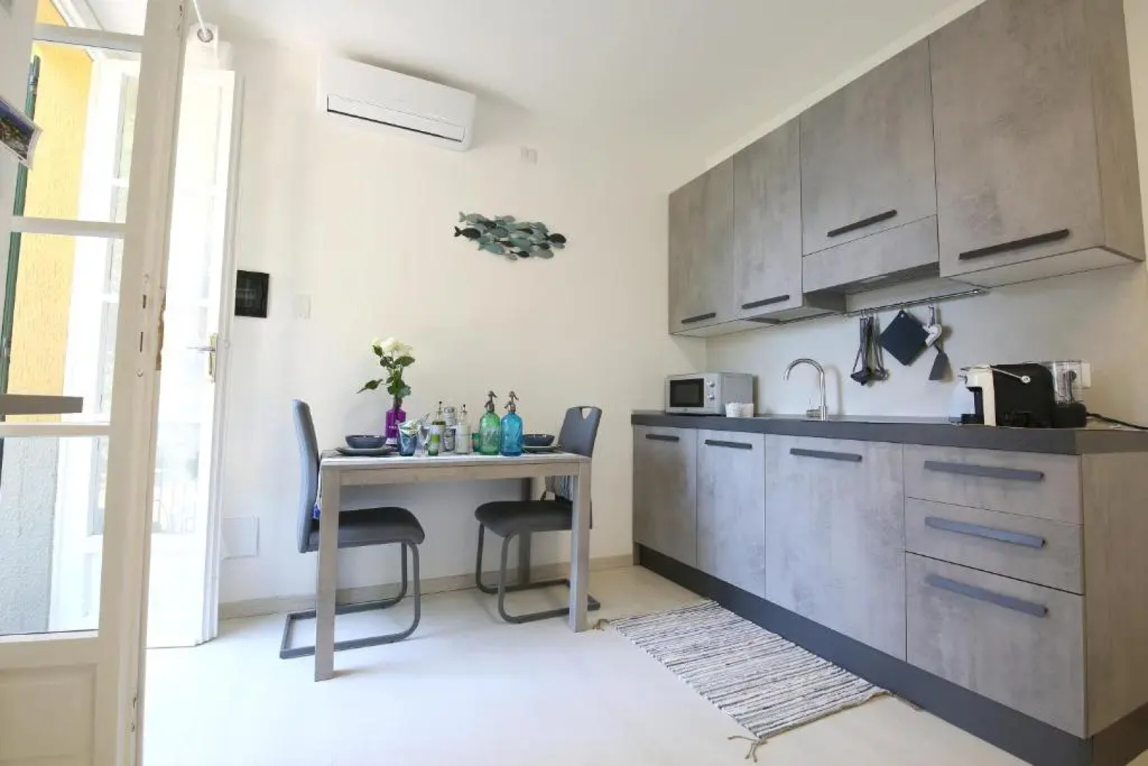 Apartment A lago, private beach and parking