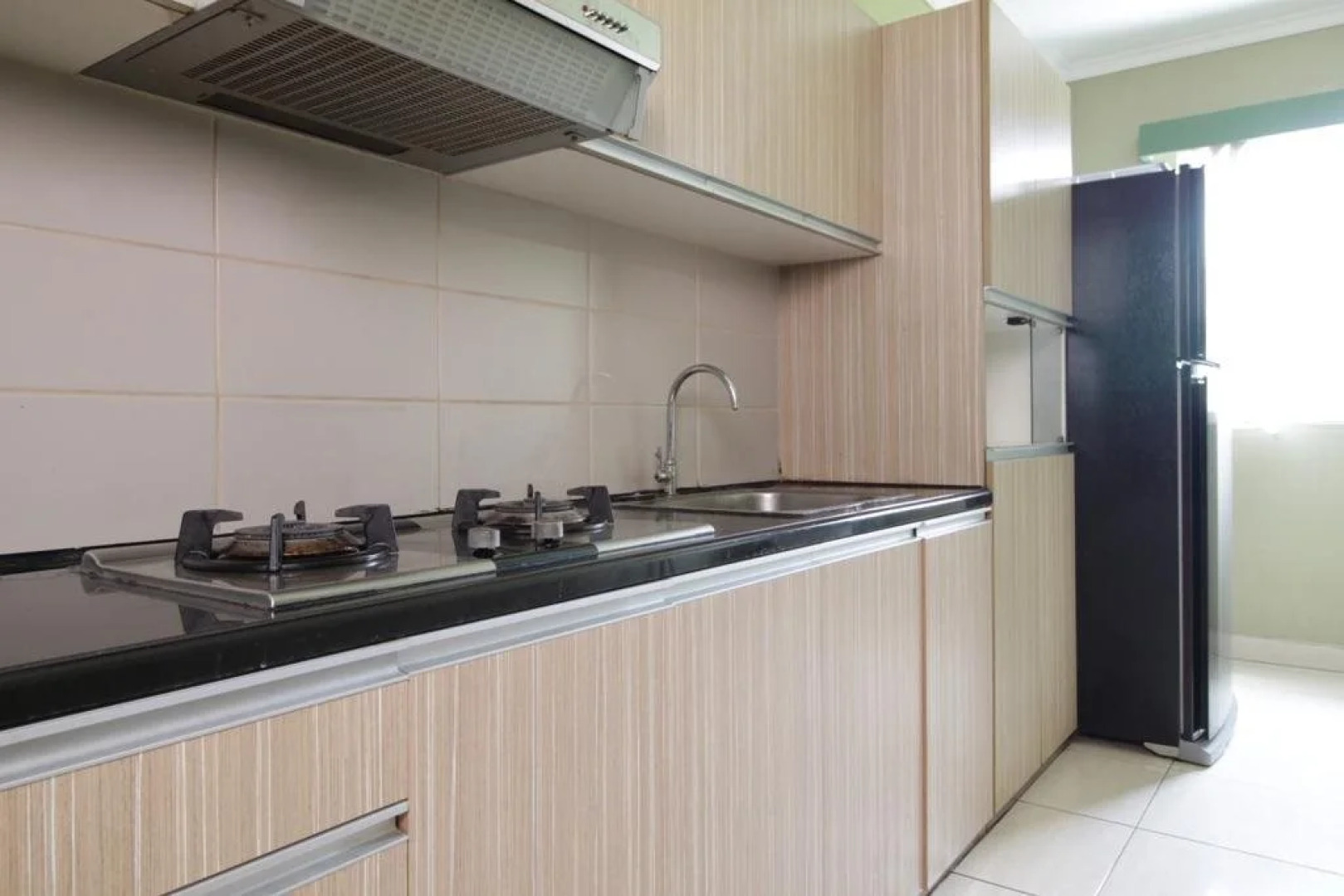 RedDoorz near Lippo Village 3