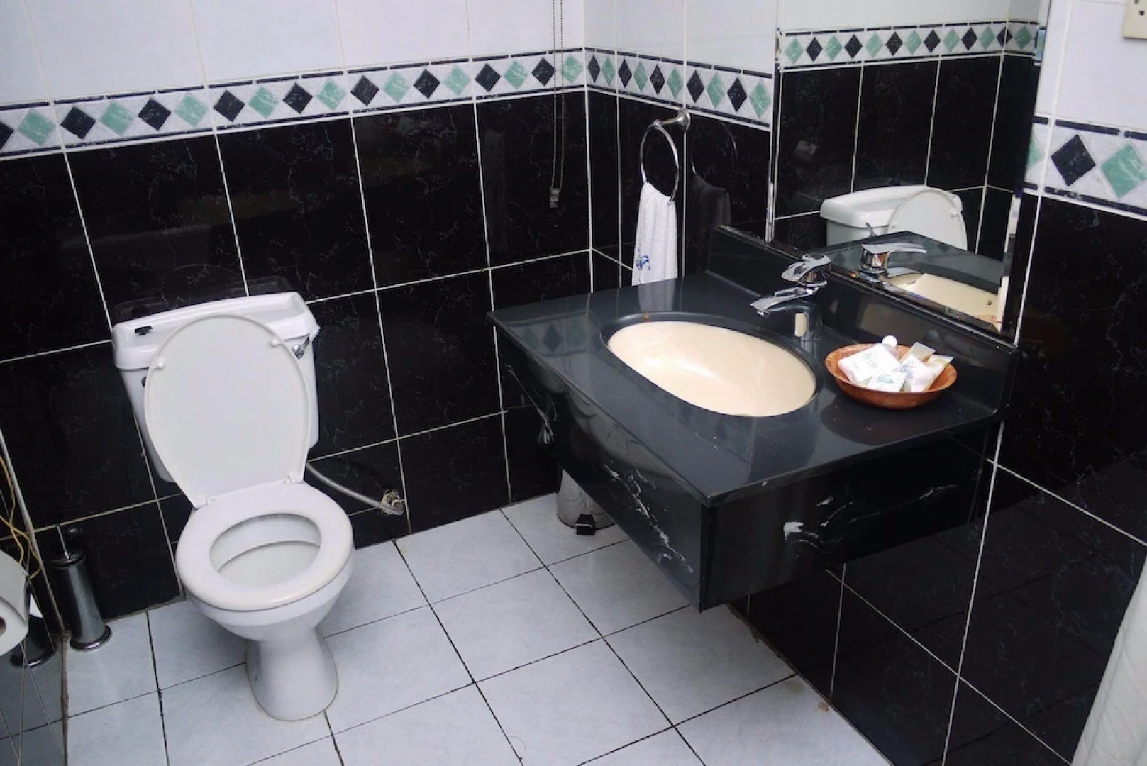 De-vine Plus Hotel and Suites