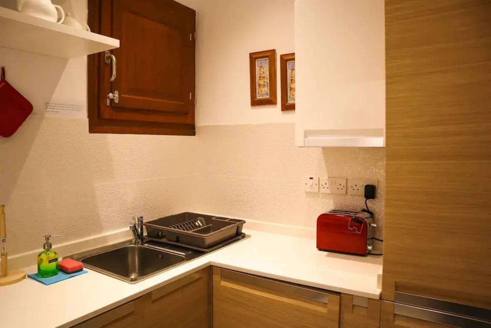 Peaceful Home With hot tub and 2 Communal Pools