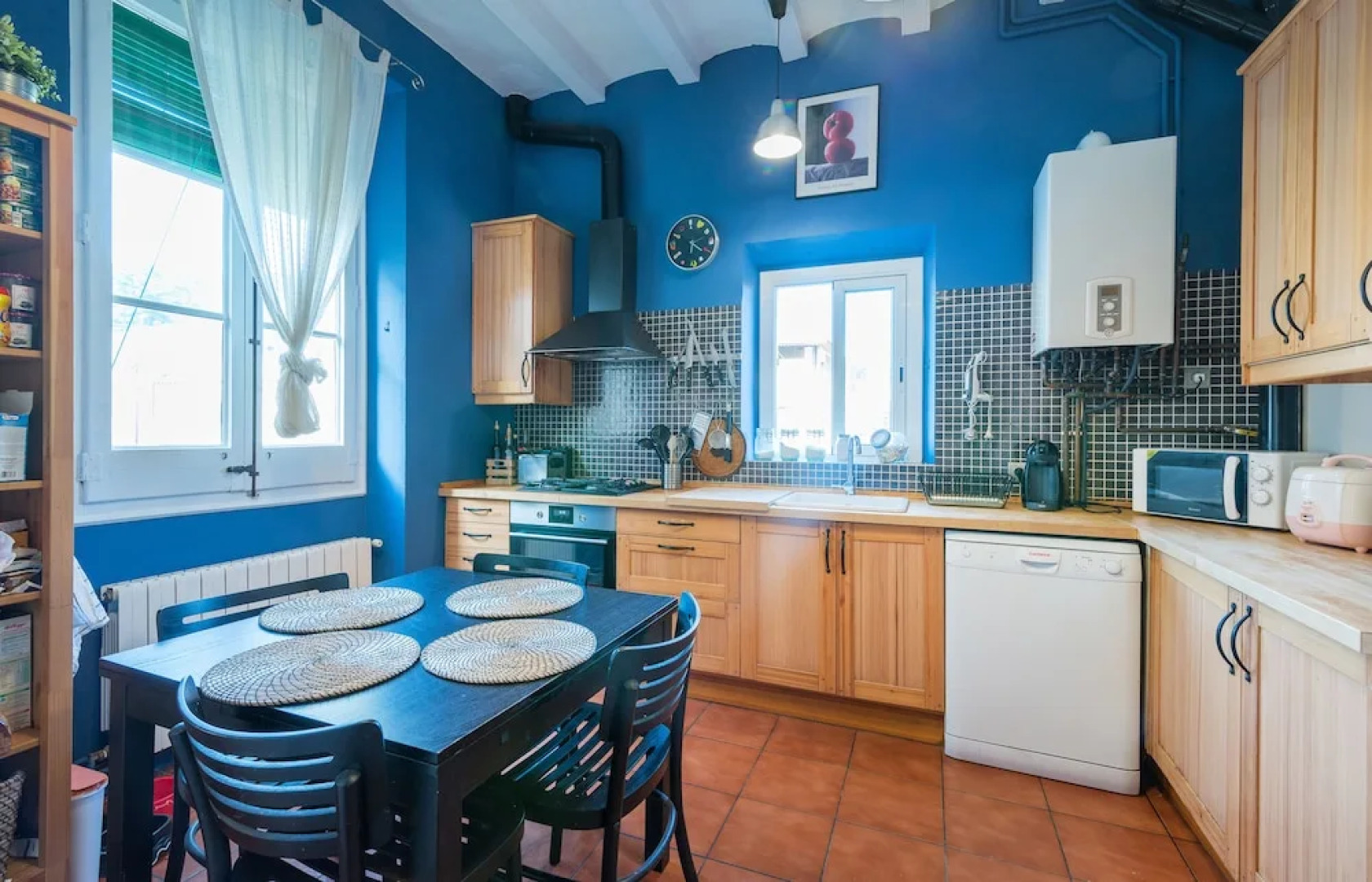 Encantadora Mansión con Jardín y Piscina