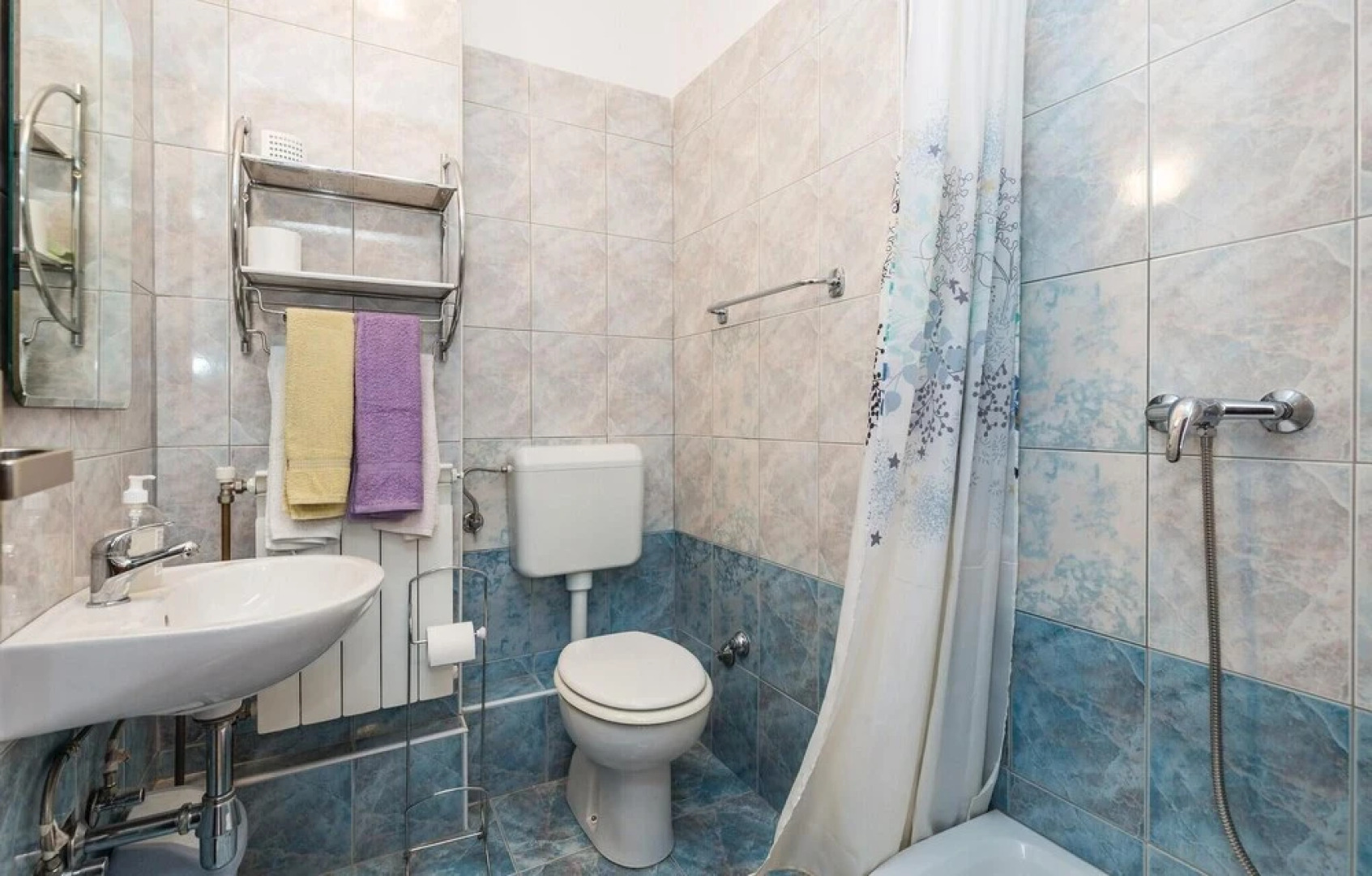 Awesome Home in Fuzine With Wifi and 5 Bedrooms