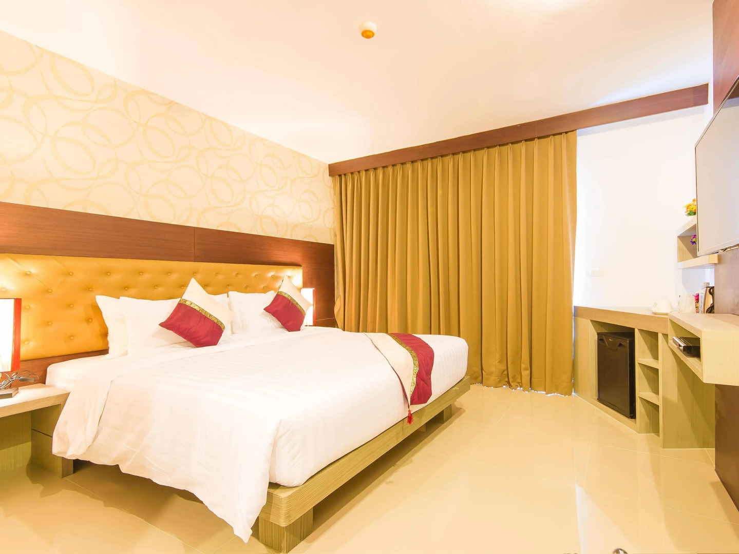 Hemingways Silk Hotel