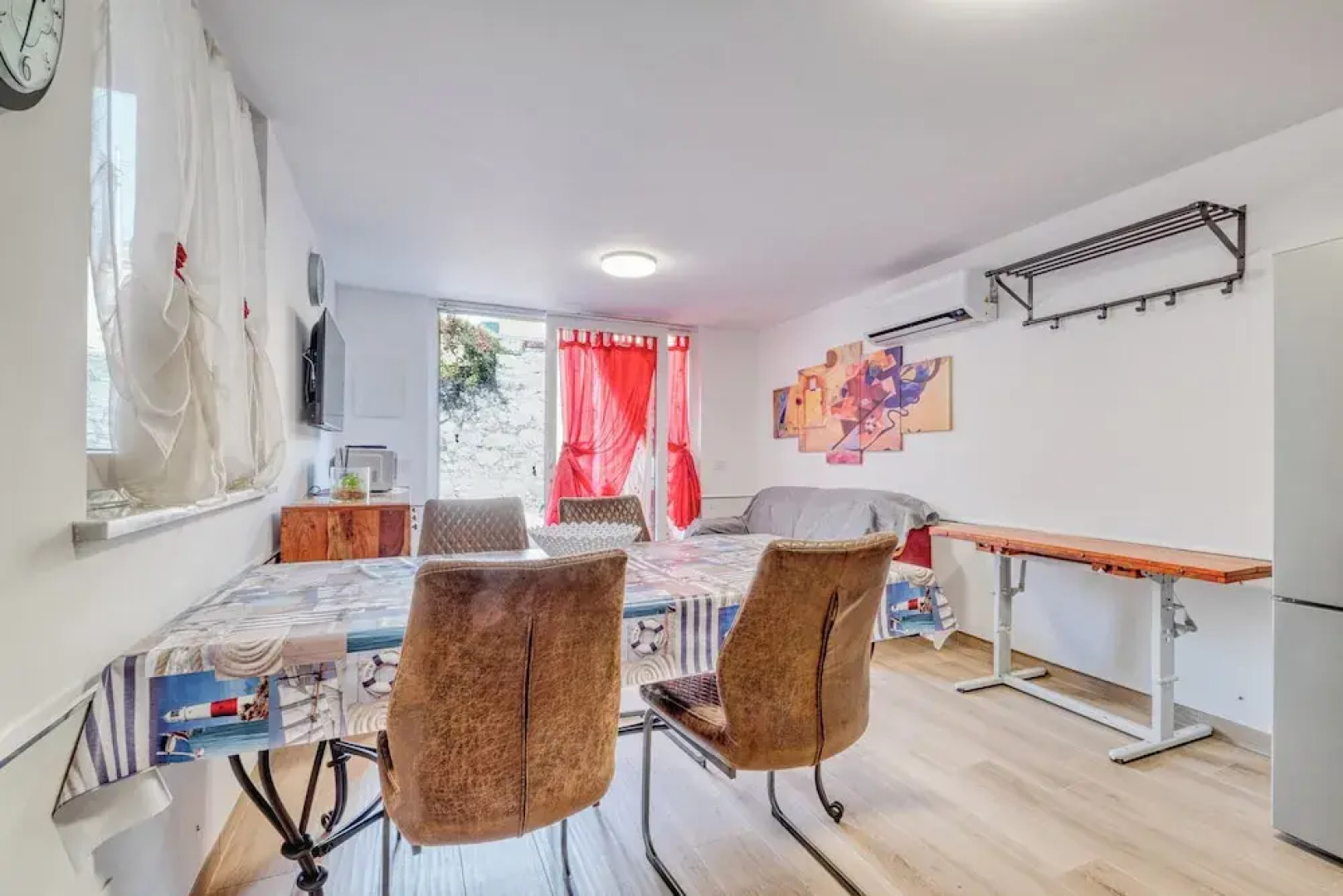 Merlo D - town center & private parking