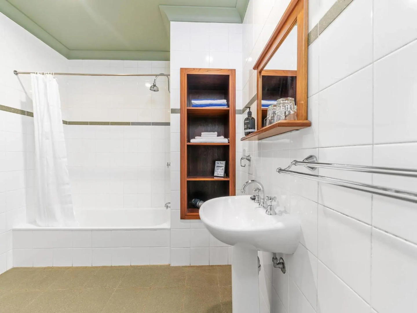 MILHOUSE Berry 4pm Check Out Sundays except Peak season