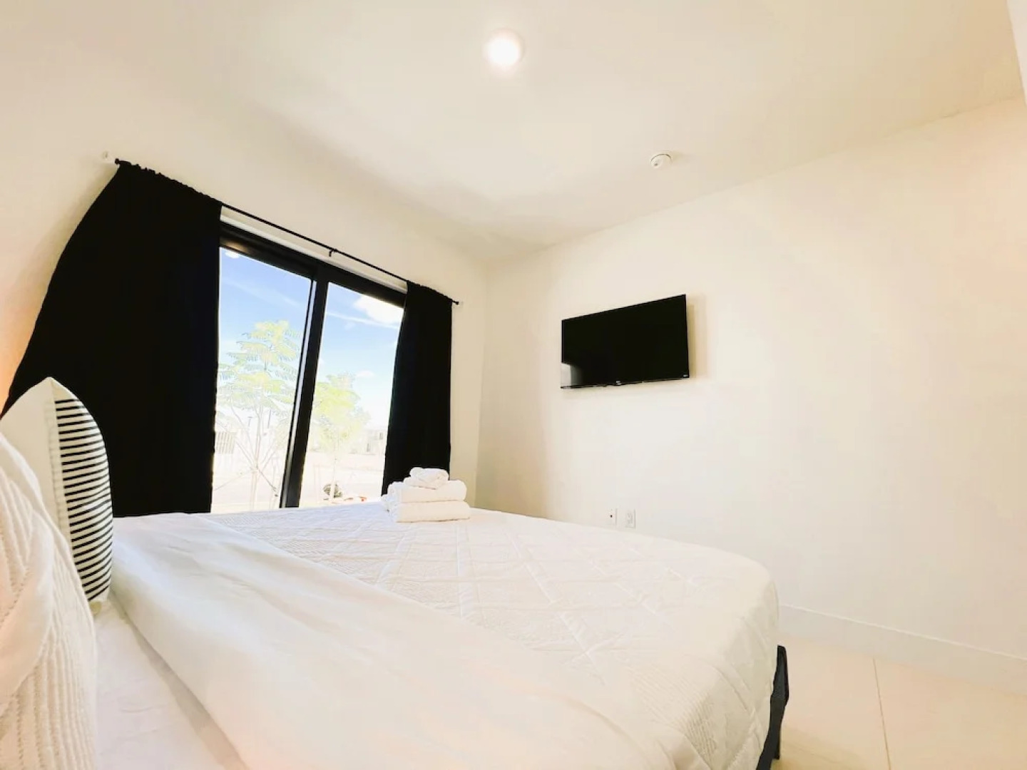 Sunset Haven: Beach Isle House FL Keys MIA Marina