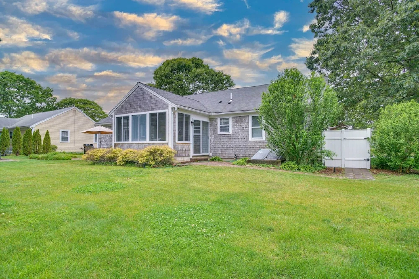 Dennis Retreat: 4 Mi to Mayflower Beach!